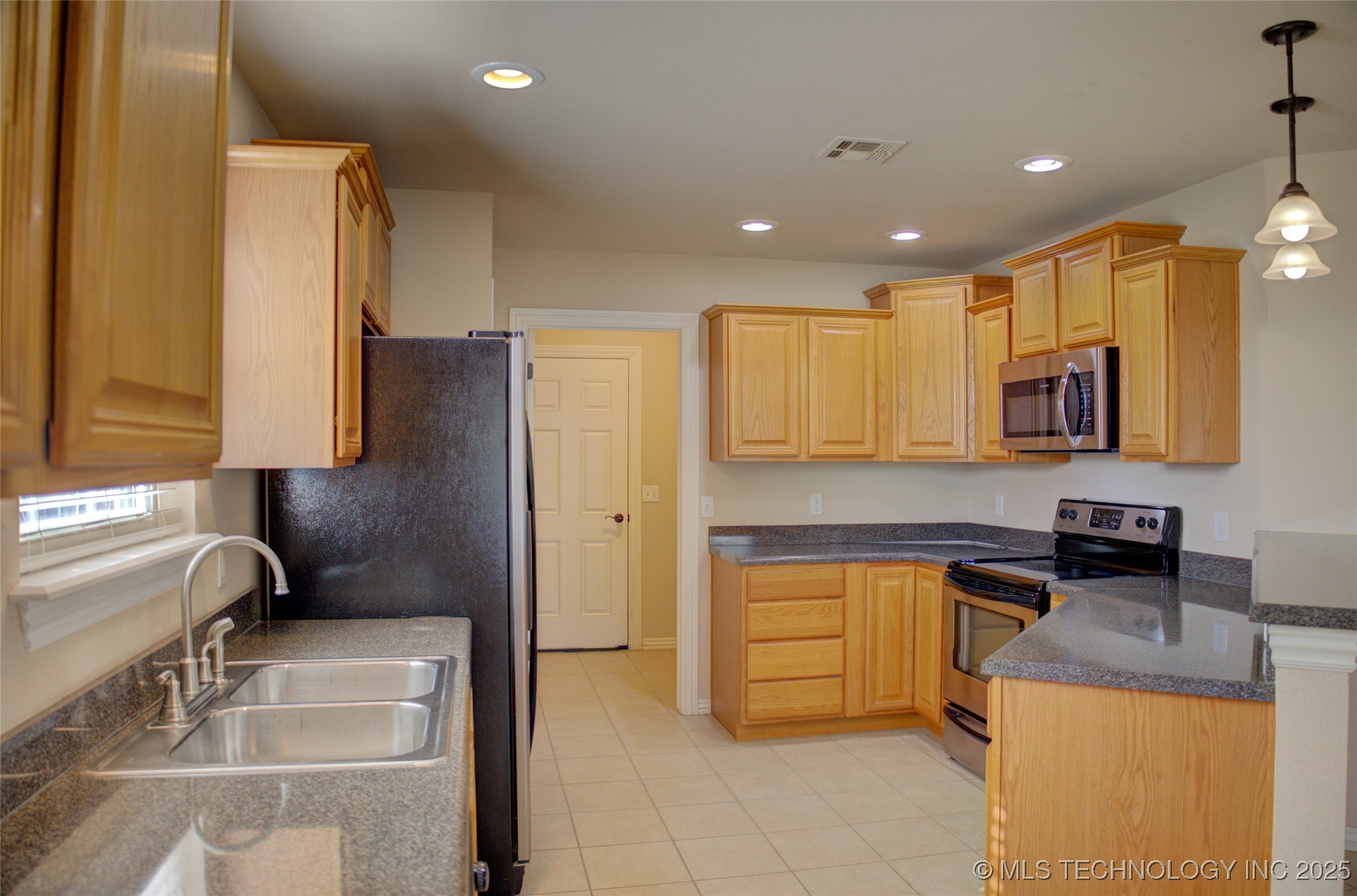 1920 Richmond Drive Property Photo 17