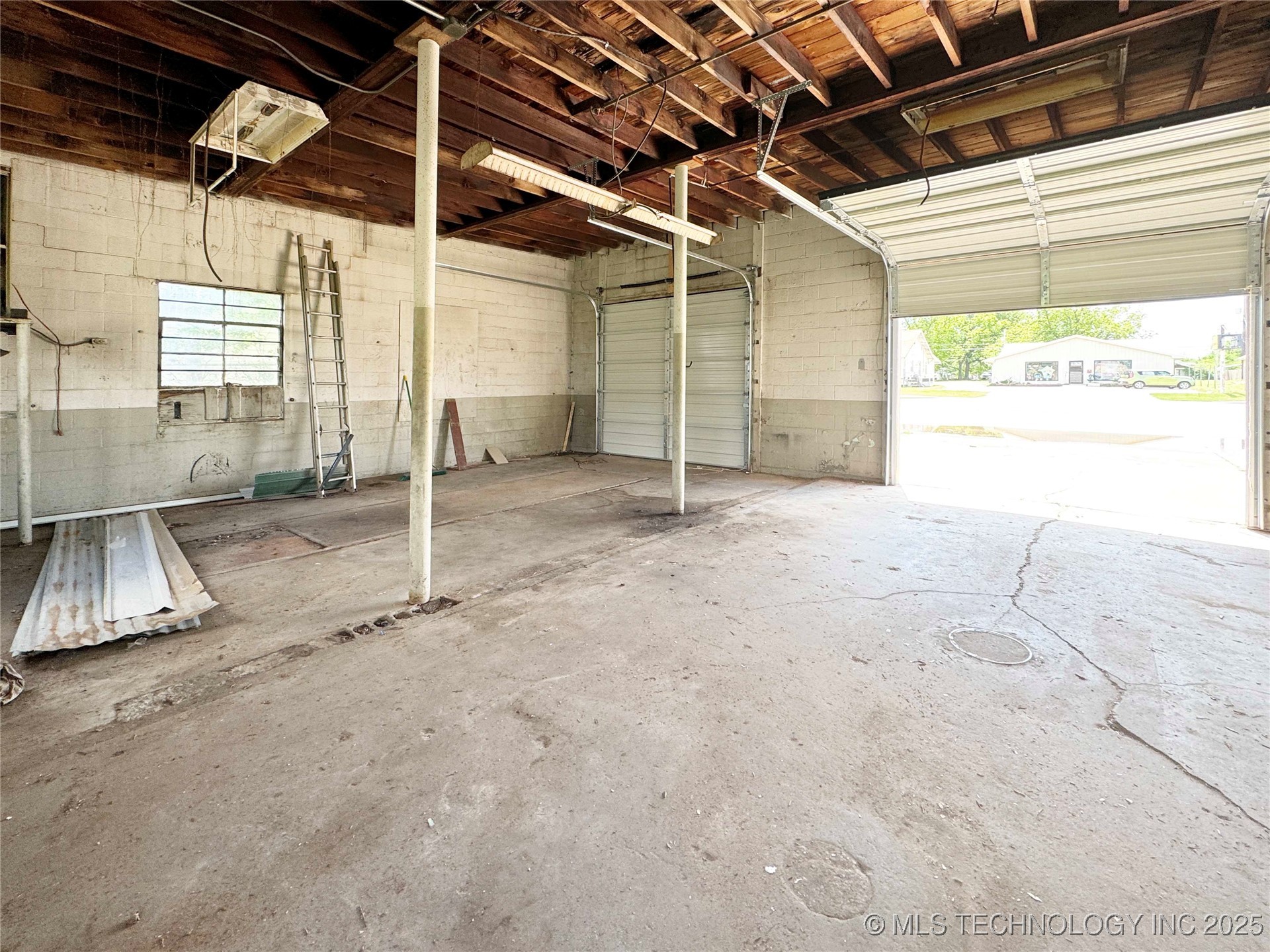 728 E Main Street Property Photo 4