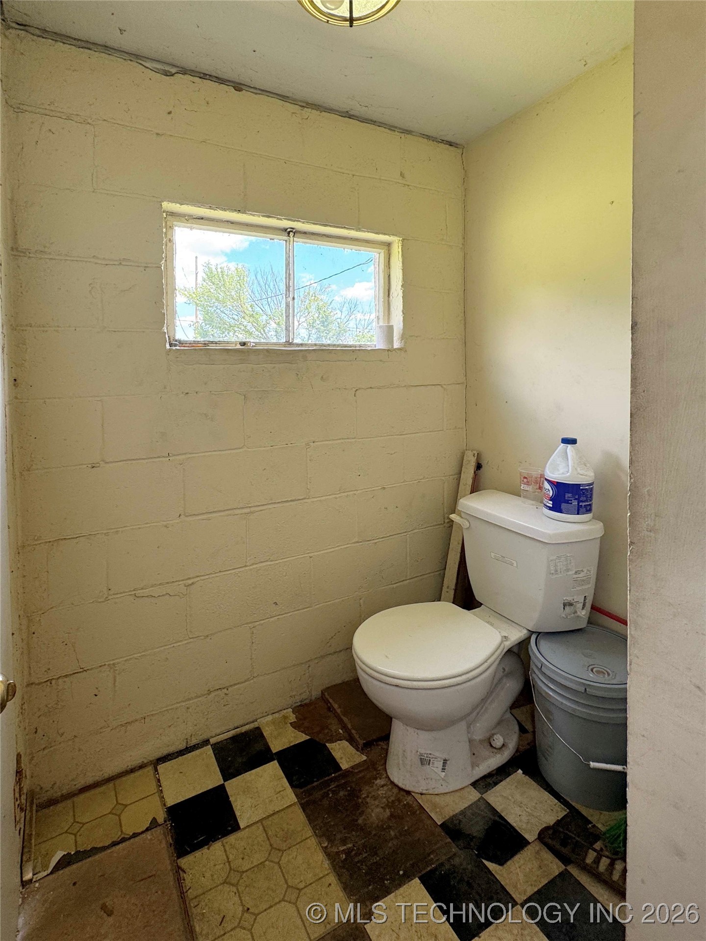 728 E Main Street Property Photo 8