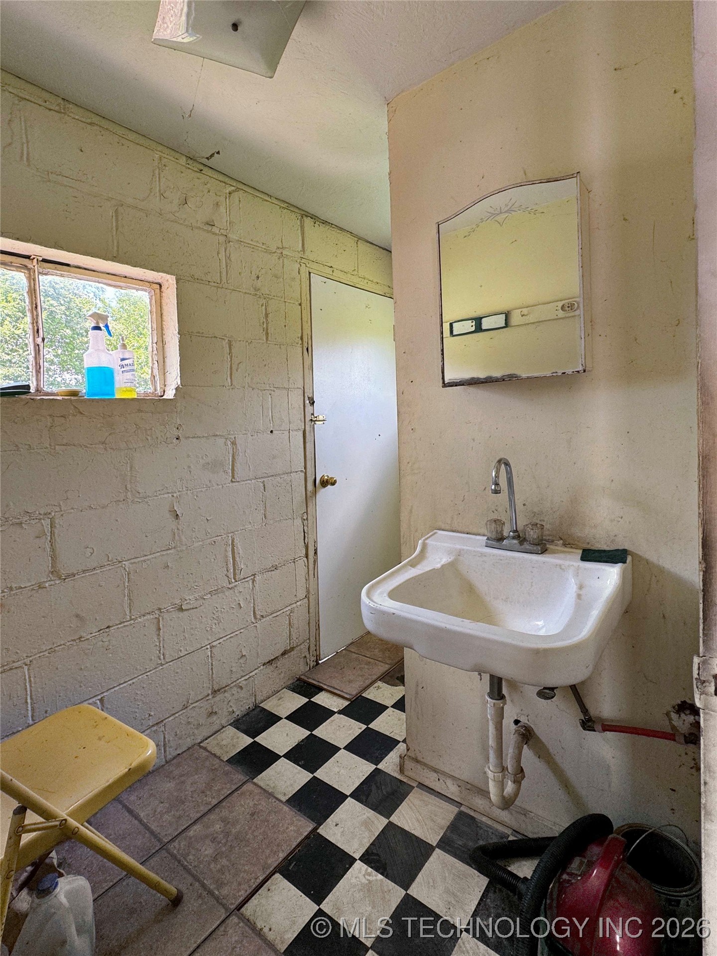 728 E Main Street Property Photo 9