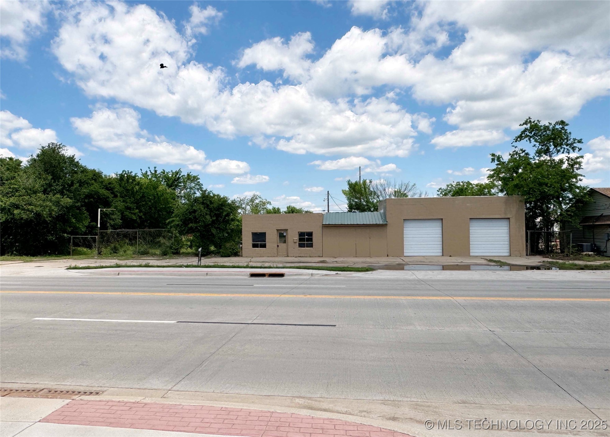 728 E Main Street Property Photo 12