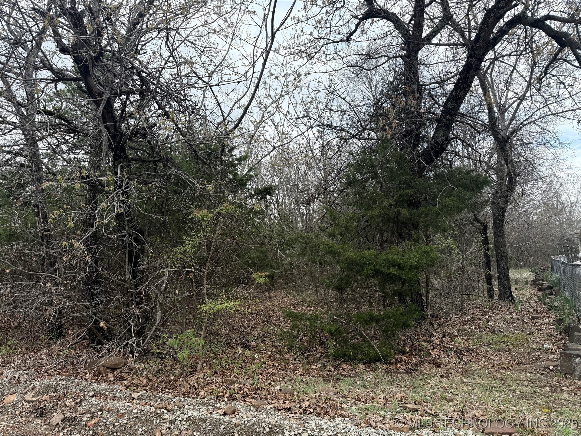 E Davis Street Property Photo 7