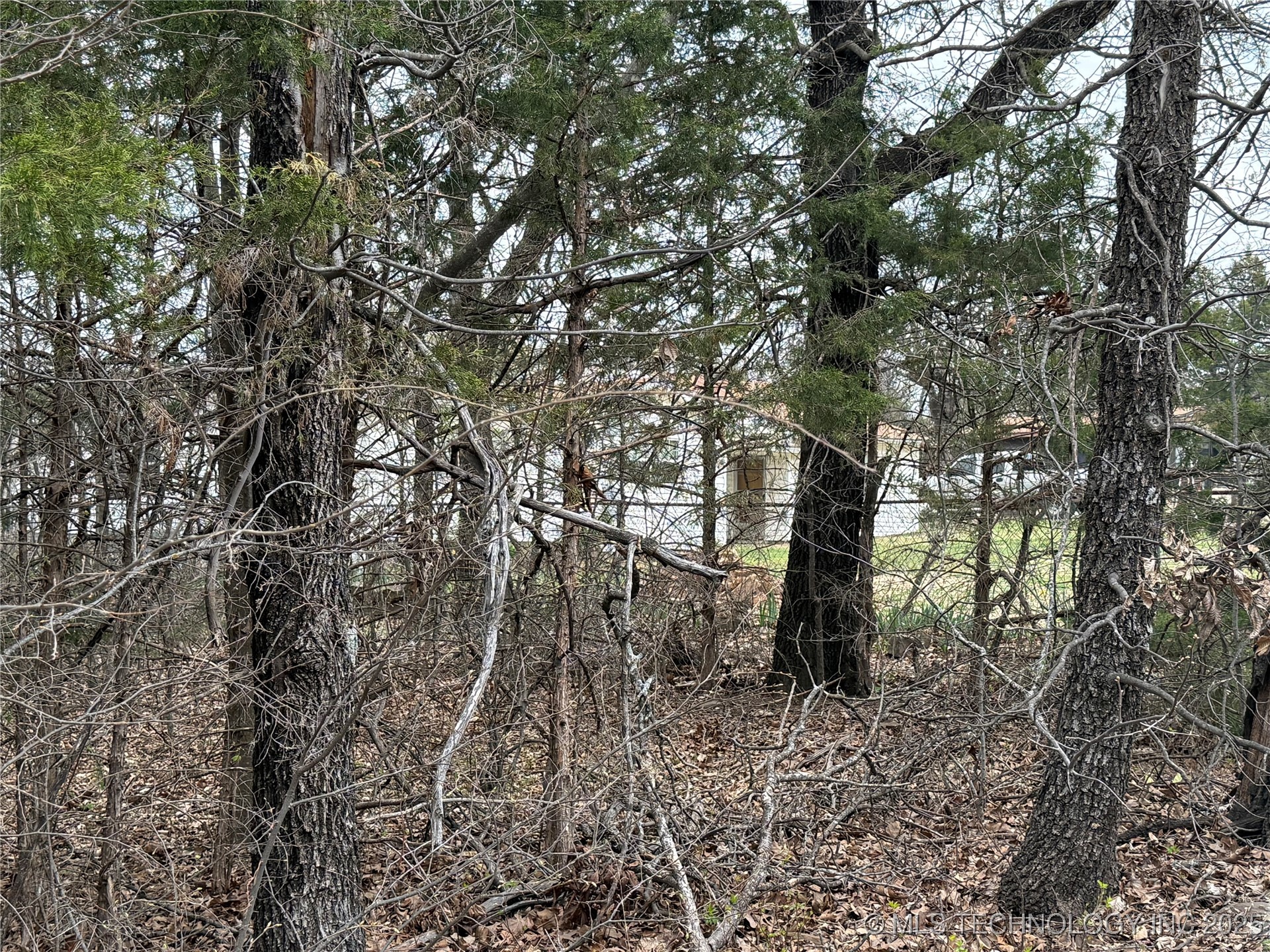 E Davis Street Property Photo 9