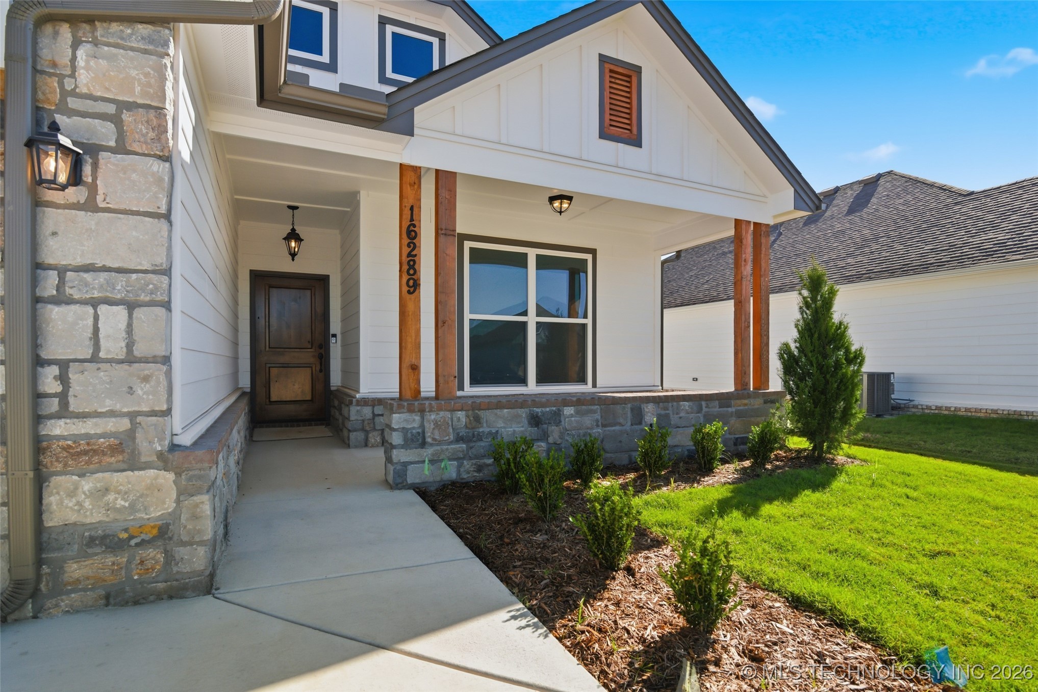 16289 S 89 Avenue E Property Photo 2