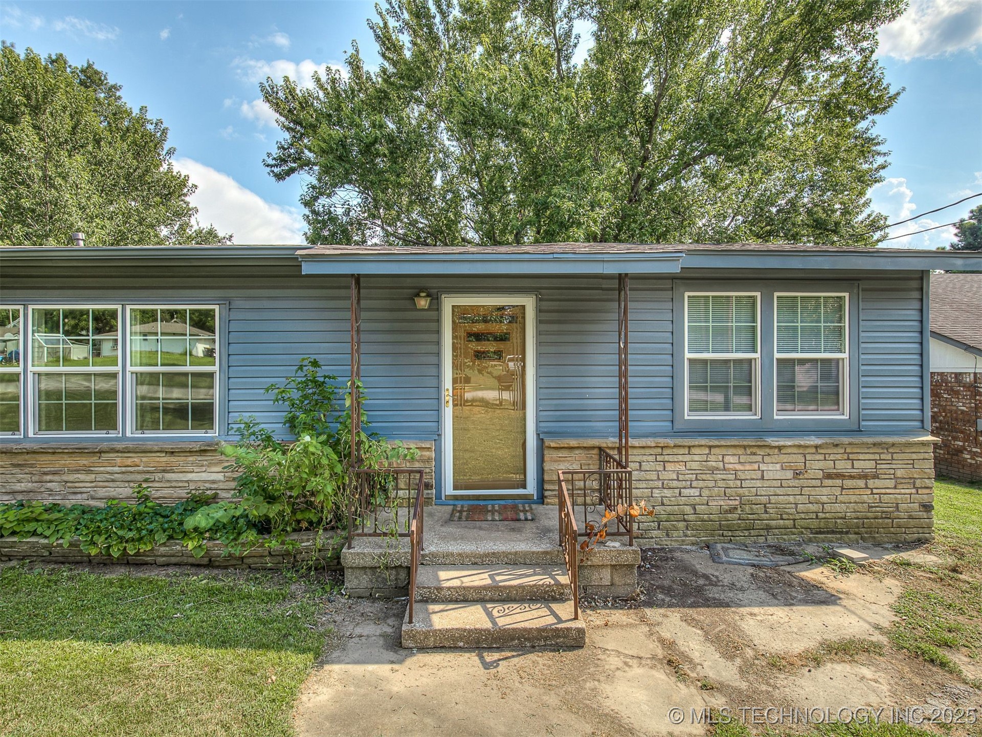 202 E Hickory Street Property Photo 3