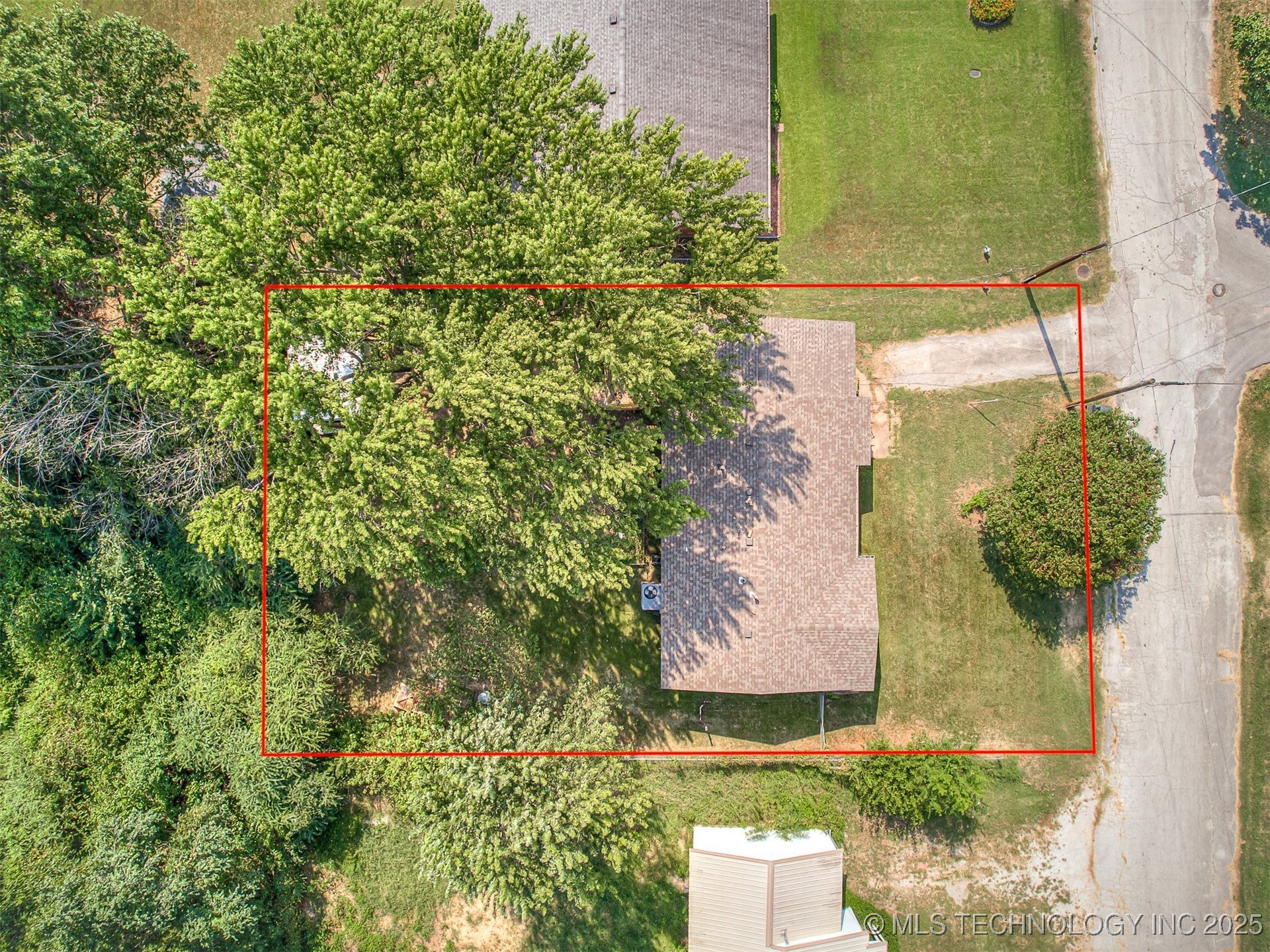 202 E Hickory Street Property Photo 4