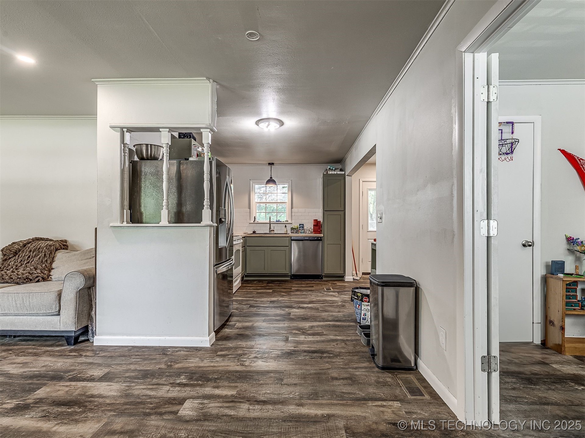 202 E Hickory Street Property Photo 9