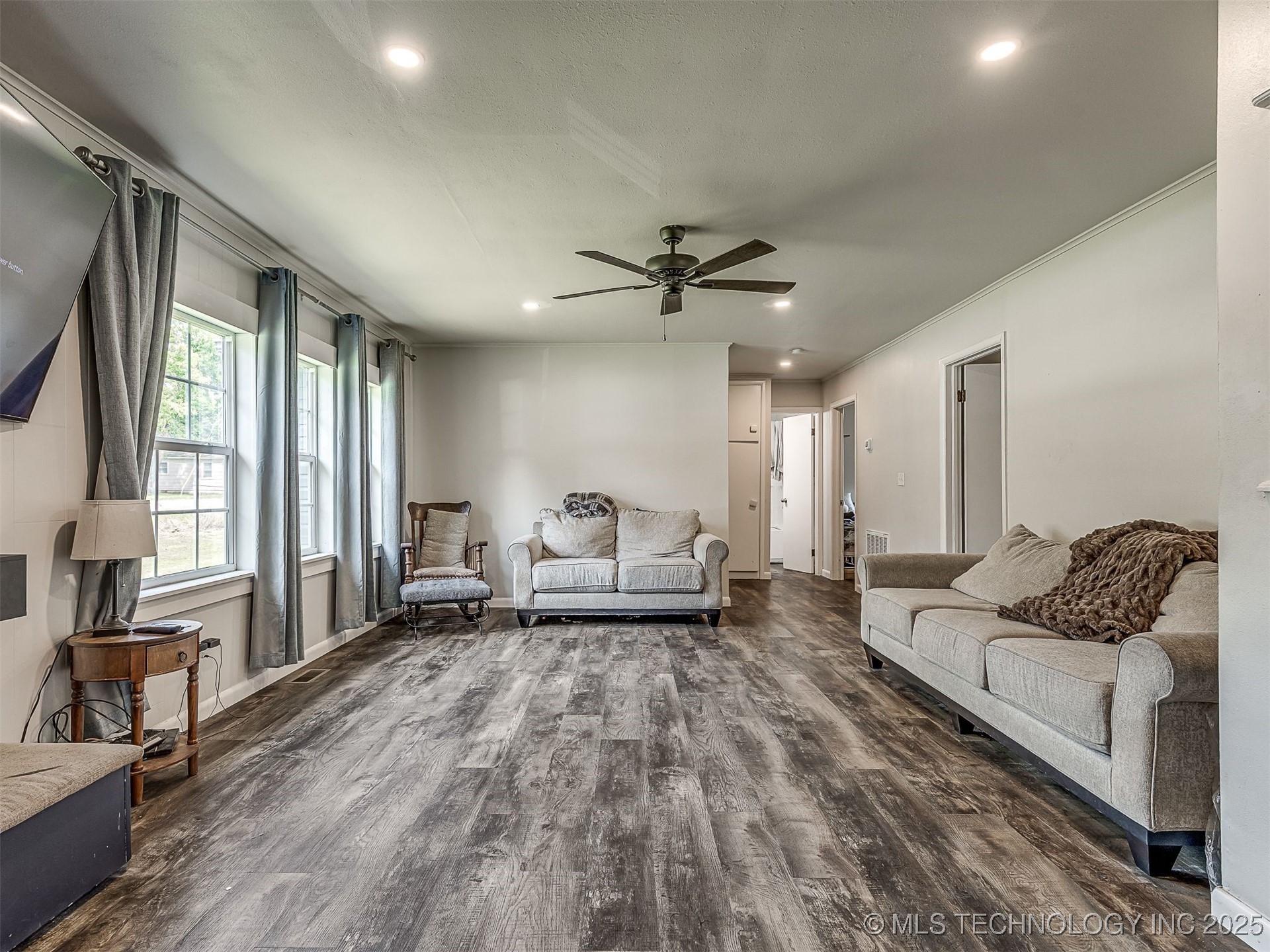 202 E Hickory Street Property Photo 10