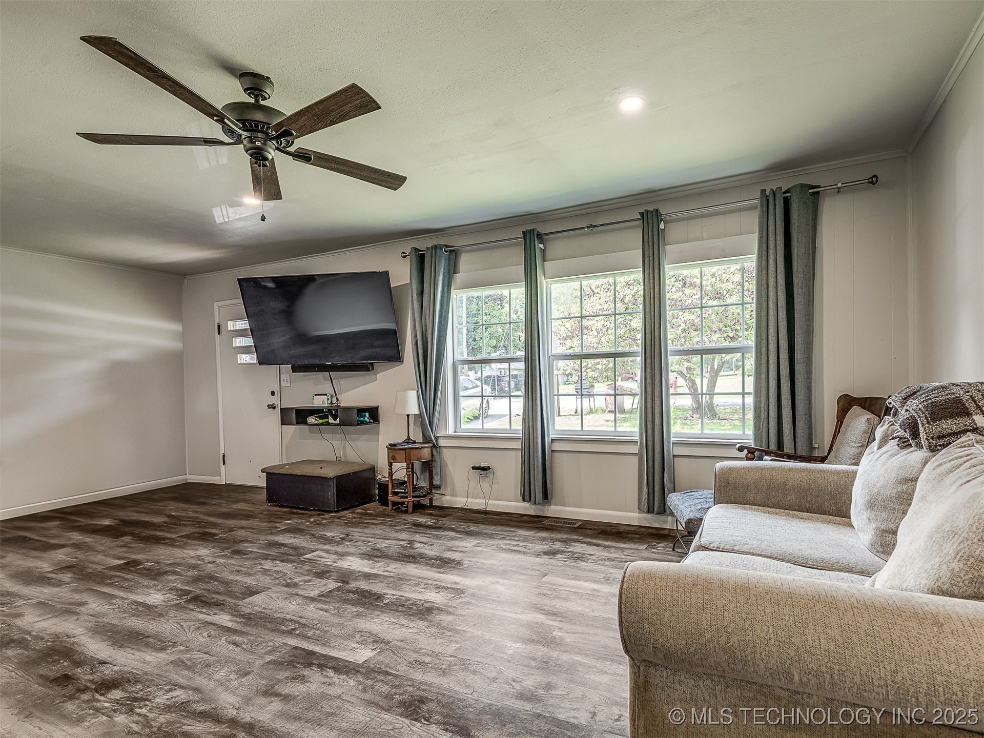 202 E Hickory Street Property Photo 13