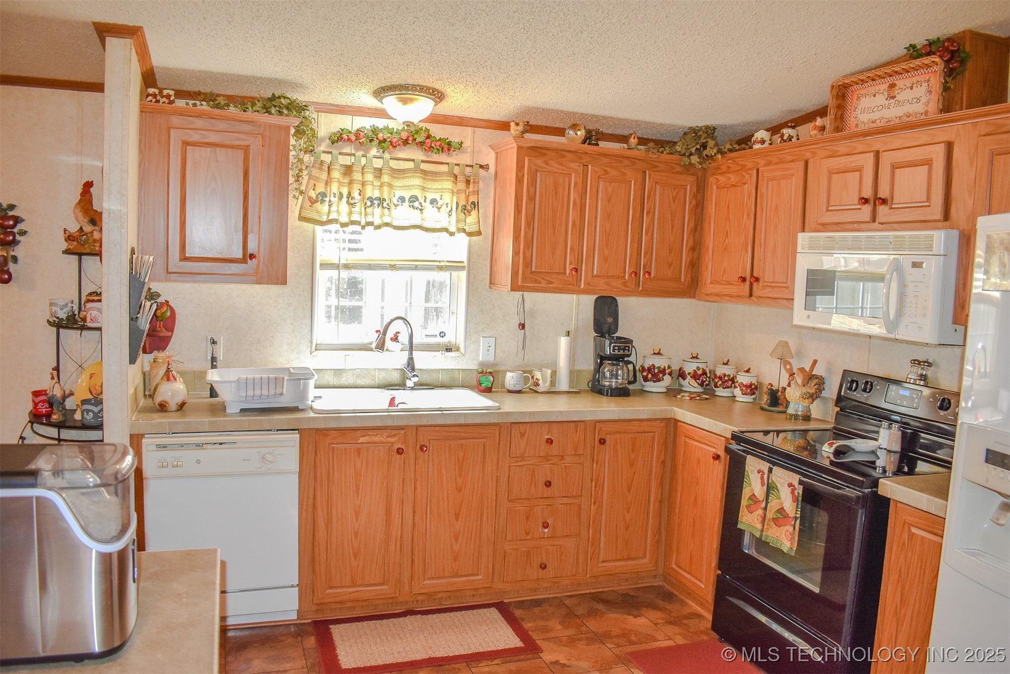 2418 E 2090 Road Property Photo 6