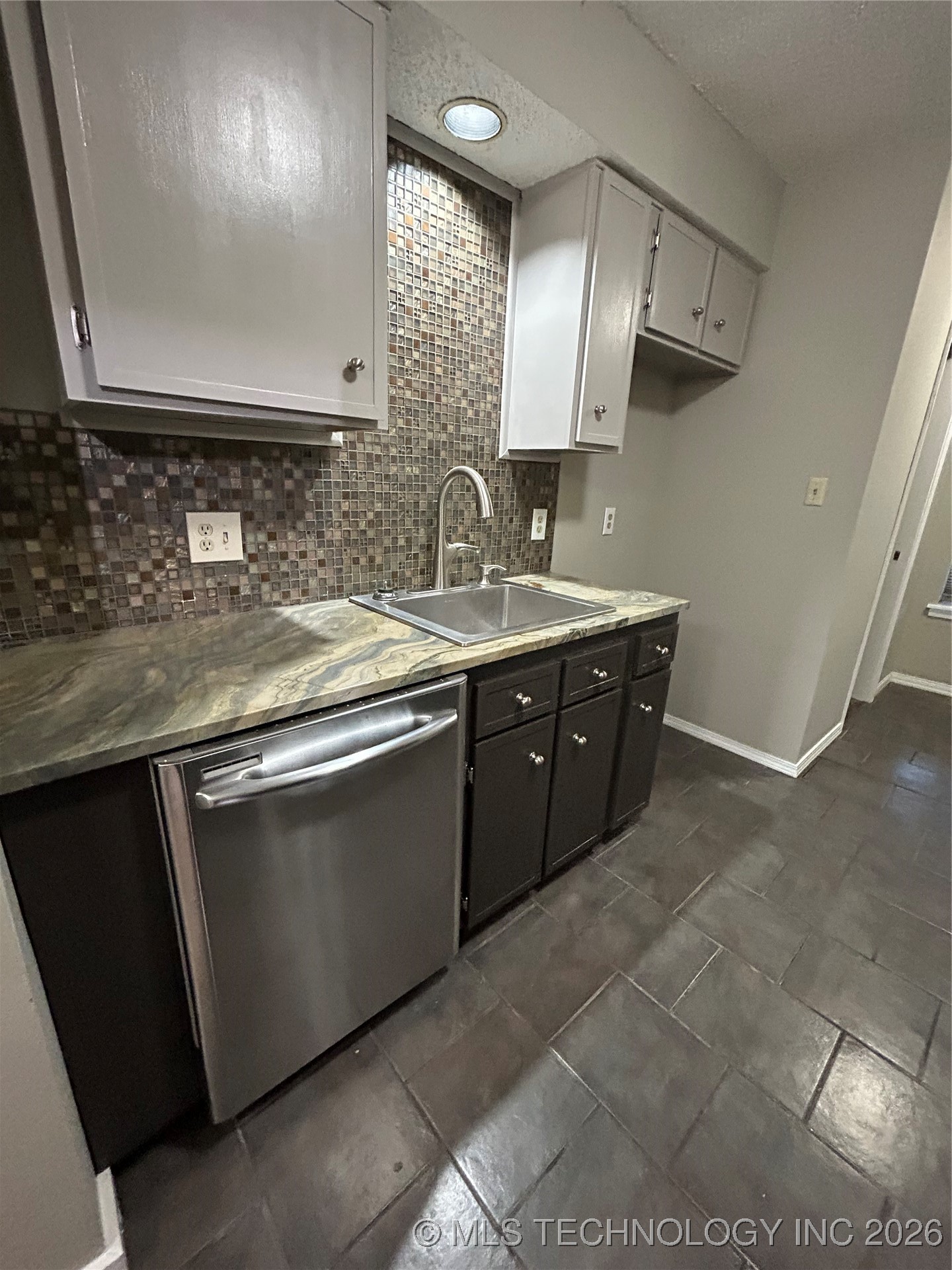 2221 E 67th Street 1310 Property Photo 4