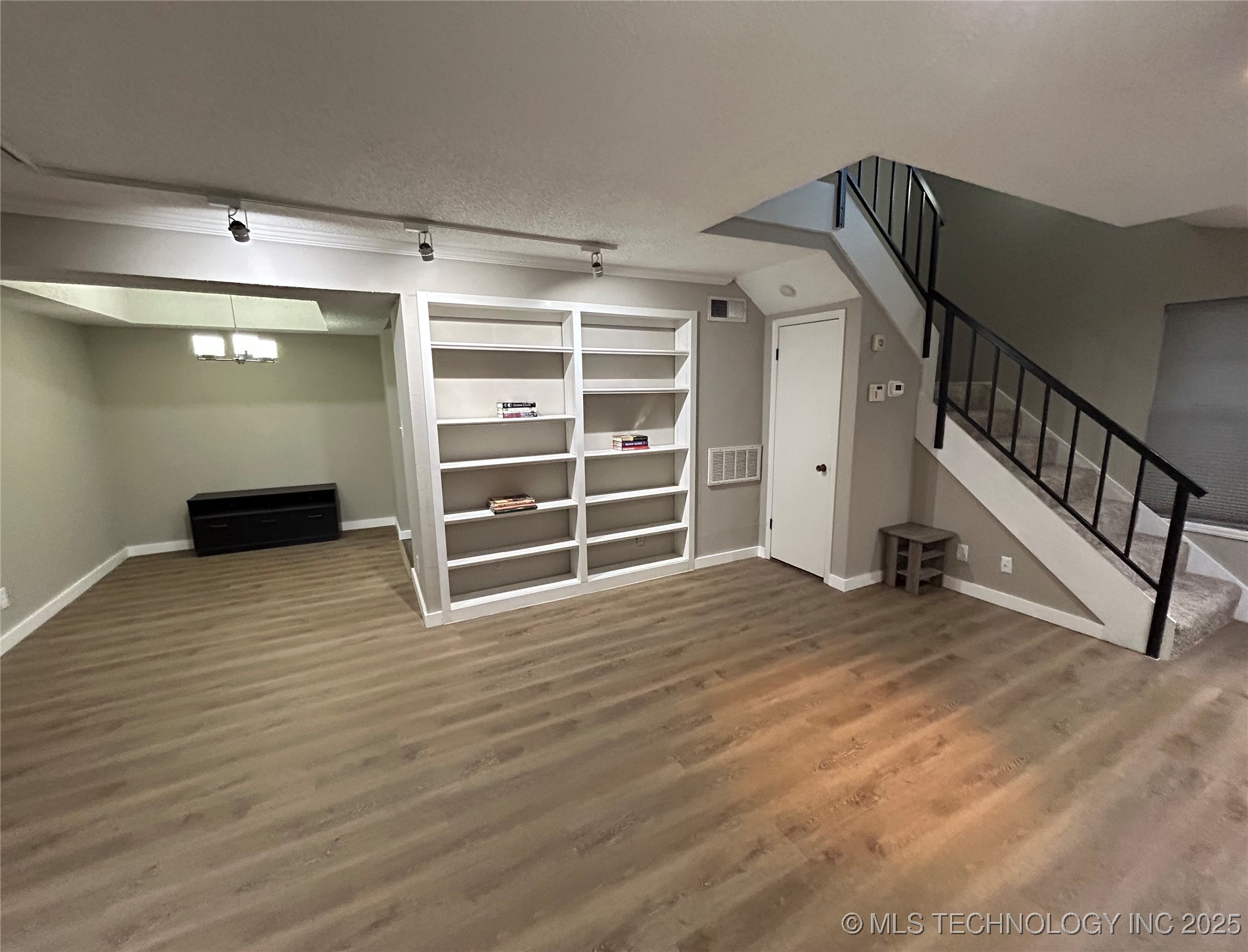 2221 E 67th Street 1310 Property Photo 9