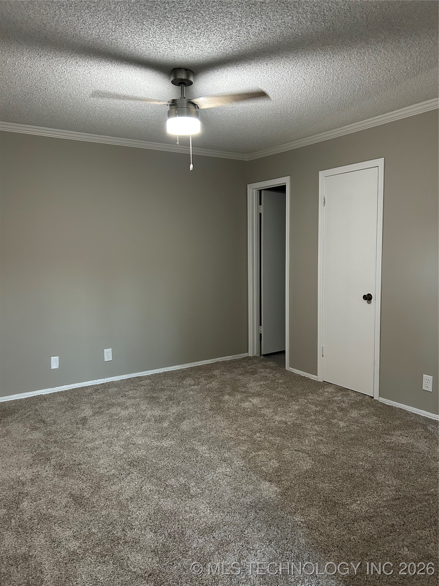 2221 E 67th Street 1310 Property Photo 23