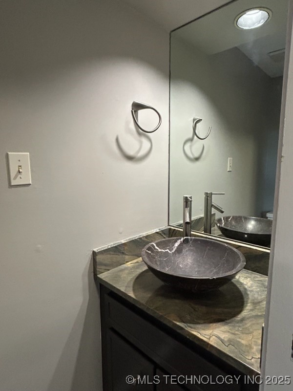 2221 E 67th Street 1310 Property Photo 24