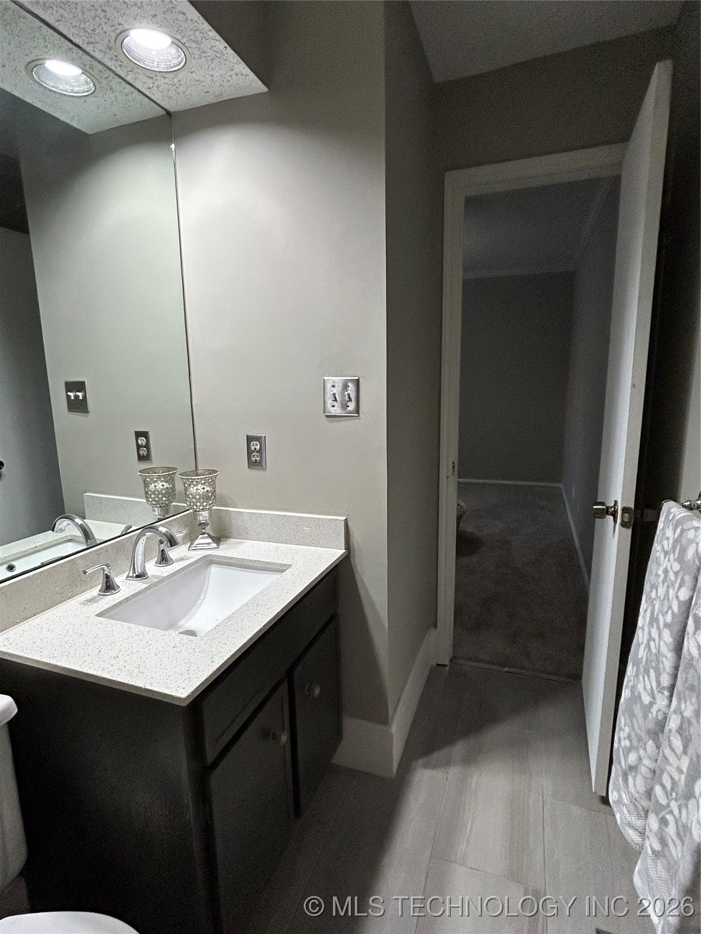 2221 E 67th Street 1310 Property Photo 25