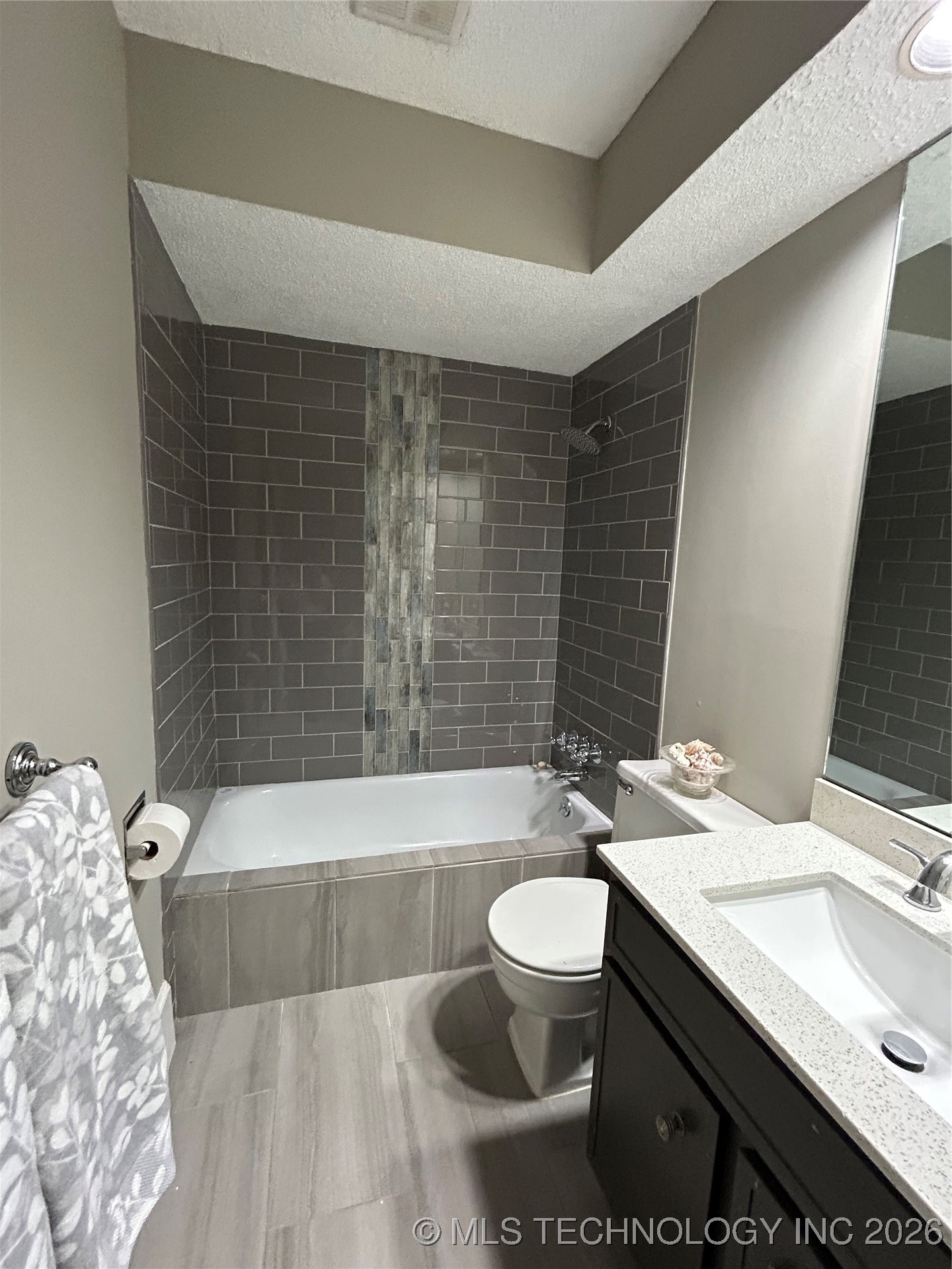 2221 E 67th Street 1310 Property Photo 28