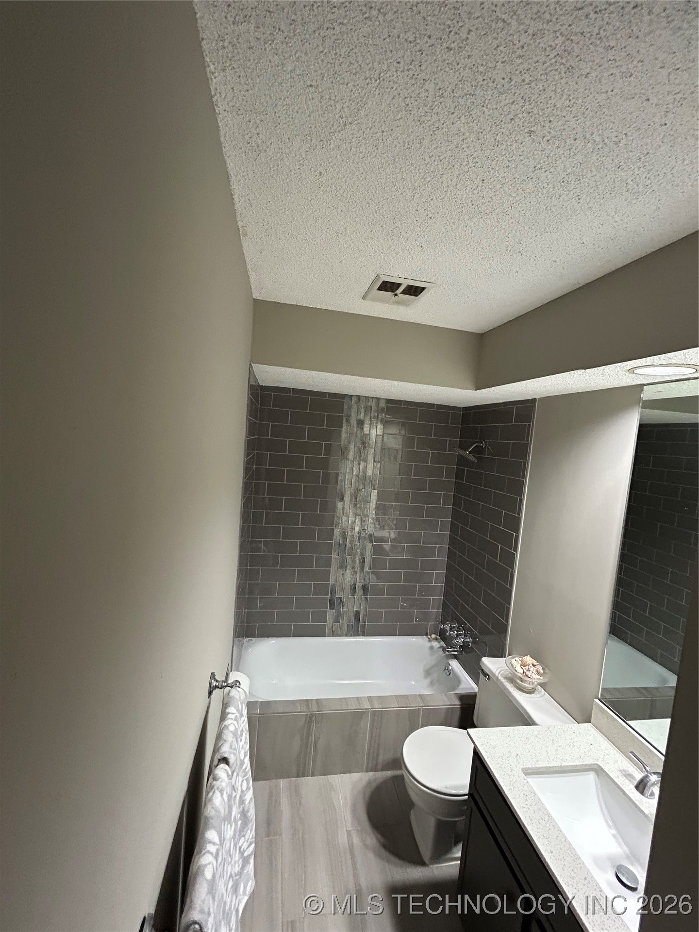 2221 E 67th Street 1310 Property Photo 30