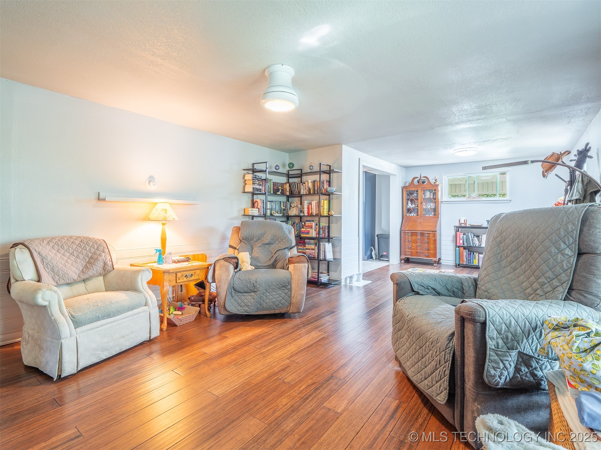 535 E Rock Avenue Property Photo 8