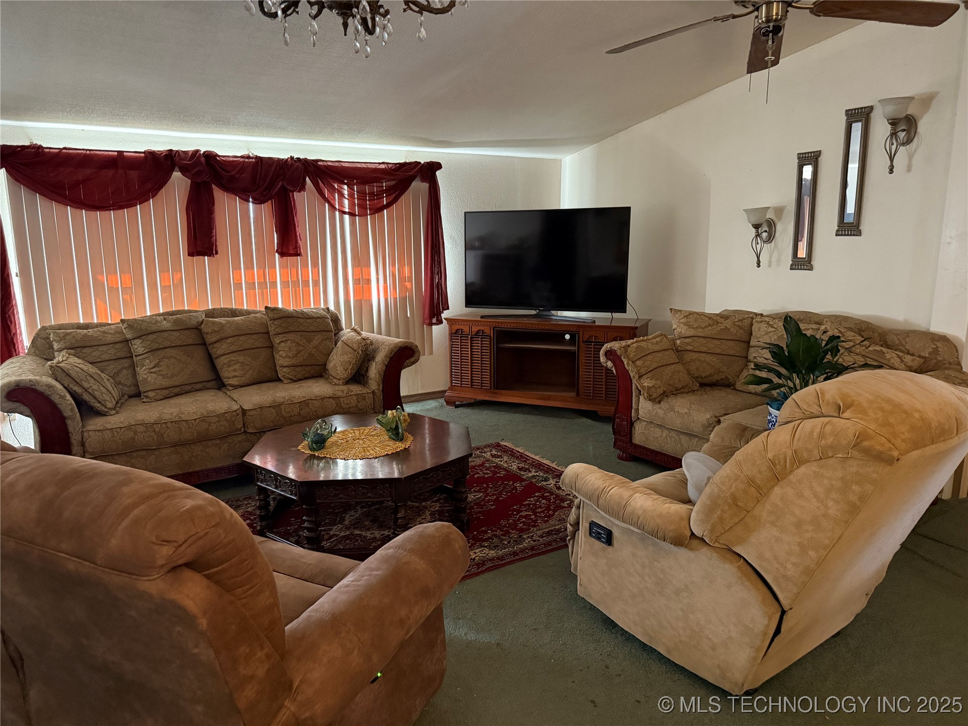 61 Berry Property Photo 3