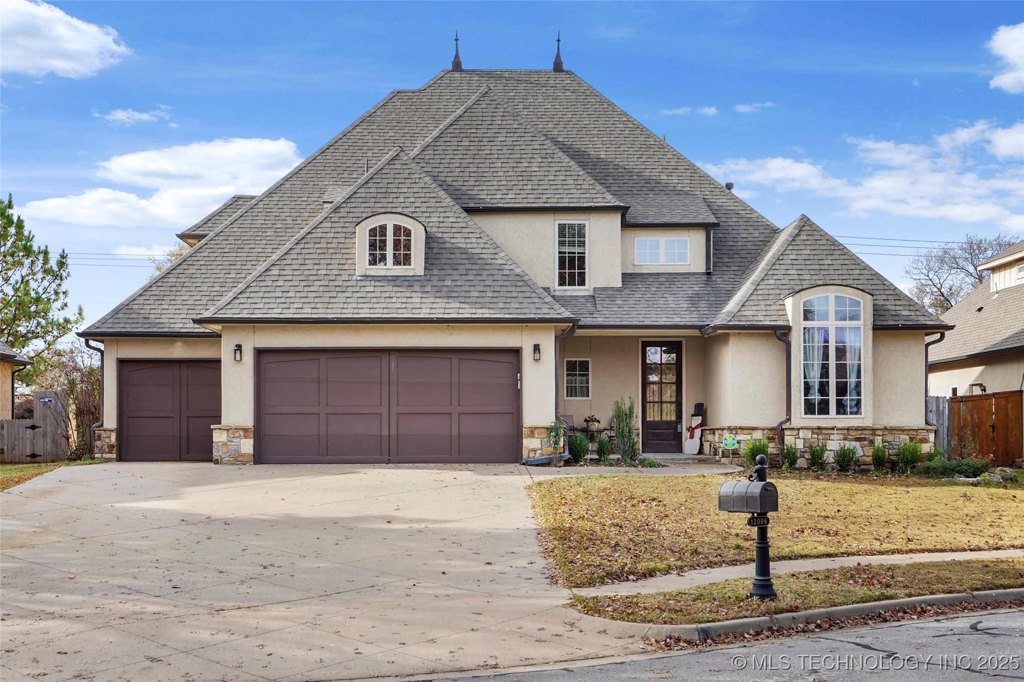 12006 S Oswego Avenue Property Photo 1