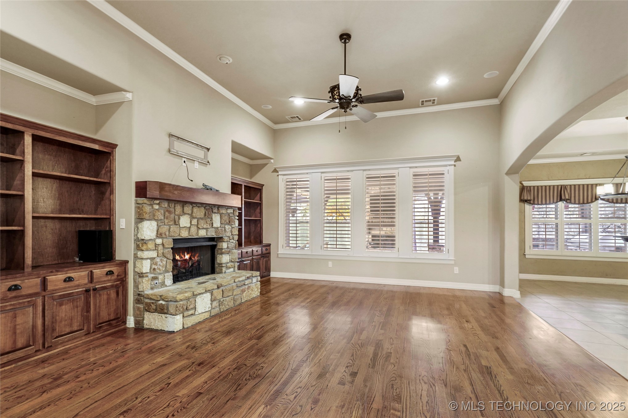 12006 S Oswego Avenue Property Photo 5