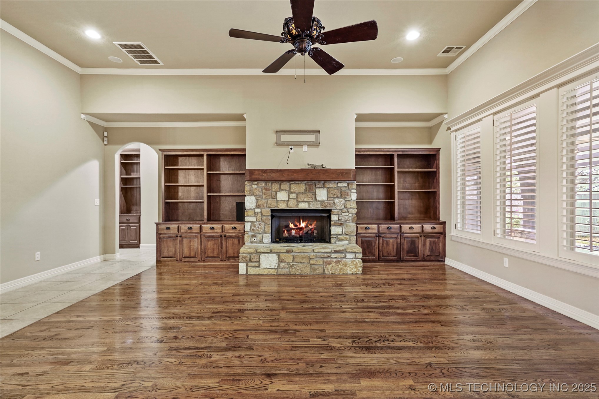 12006 S Oswego Avenue Property Photo 6