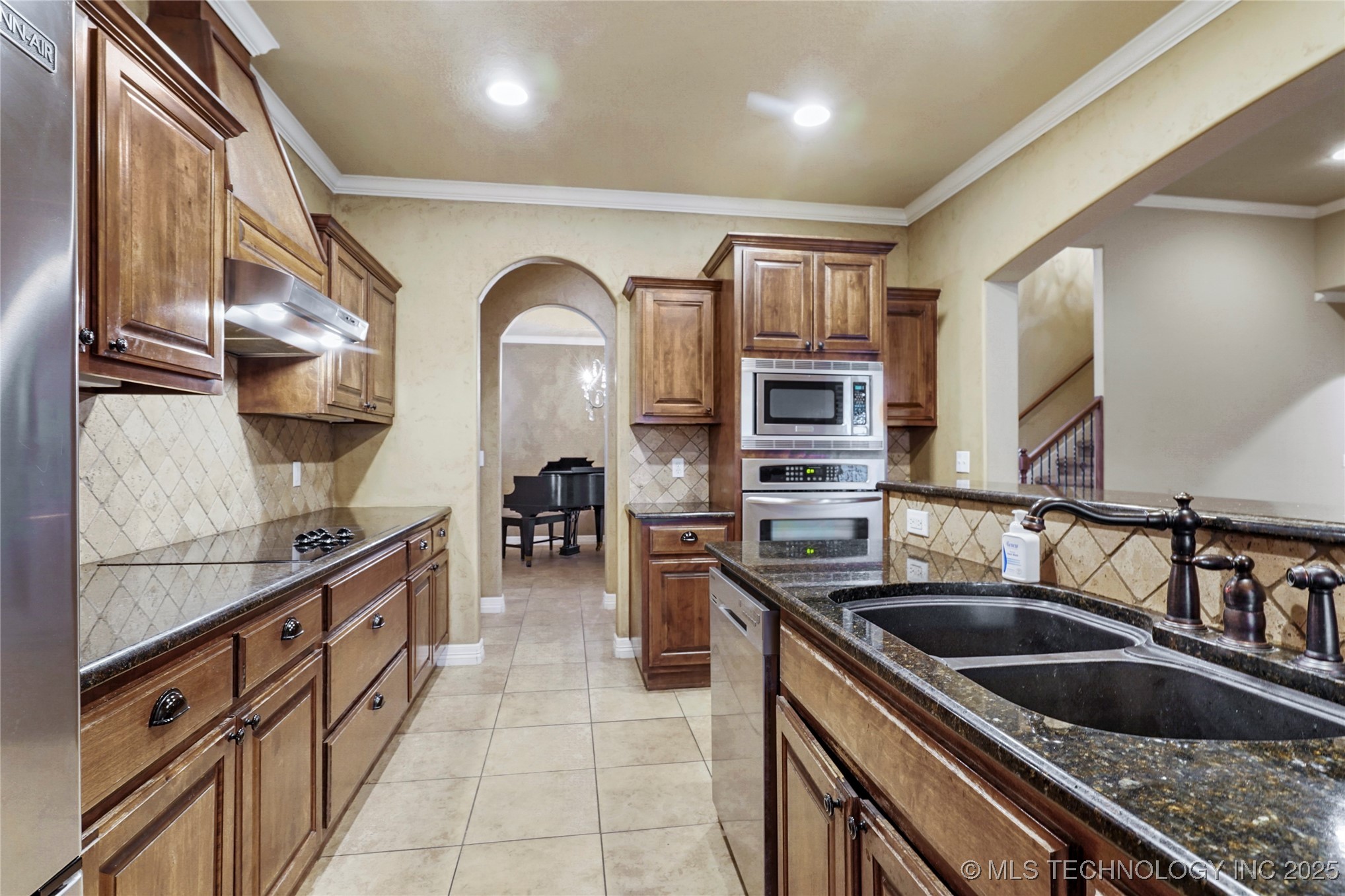 12006 S Oswego Avenue Property Photo 10