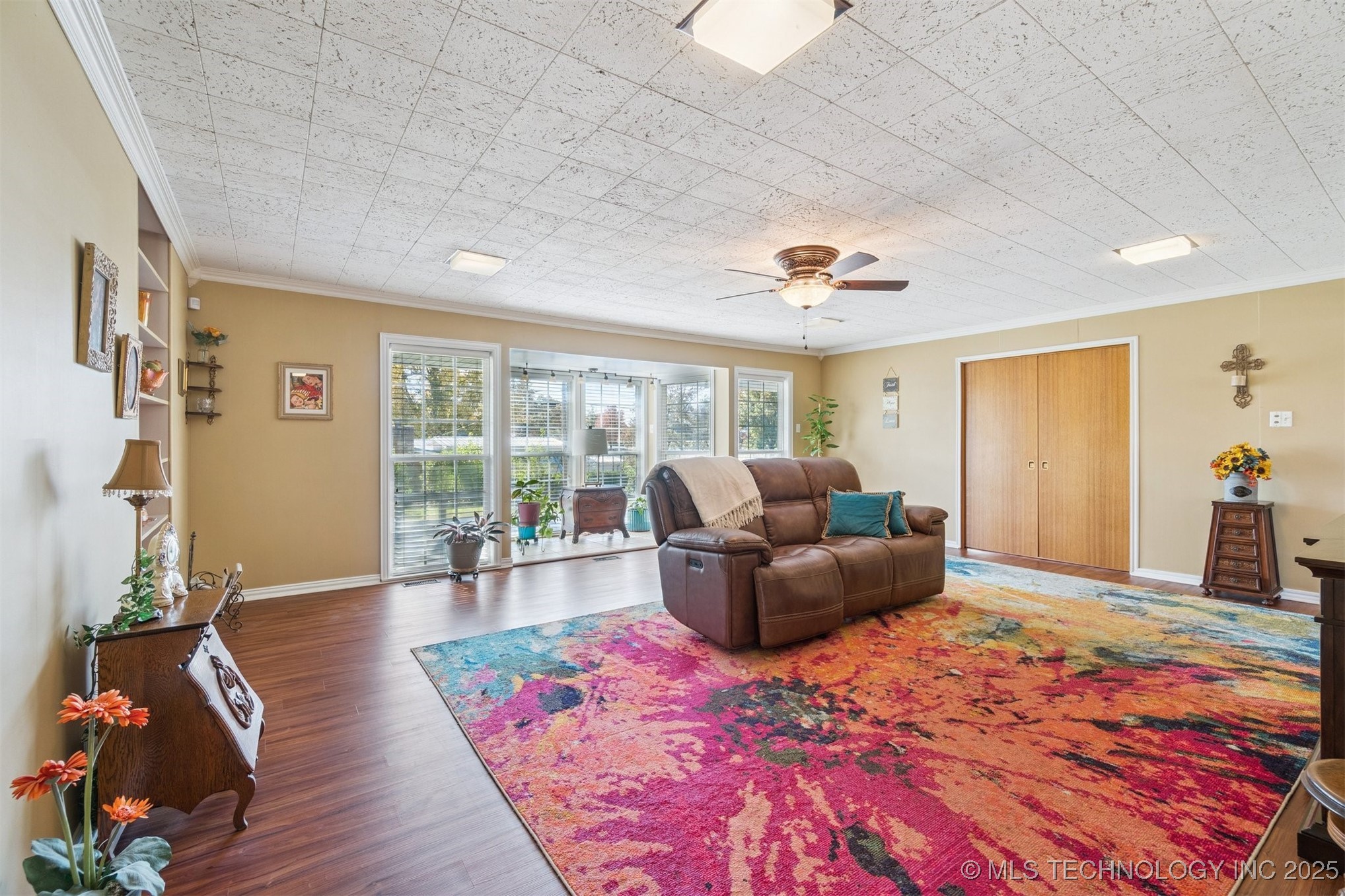 1107 E 8th Street Property Photo 3