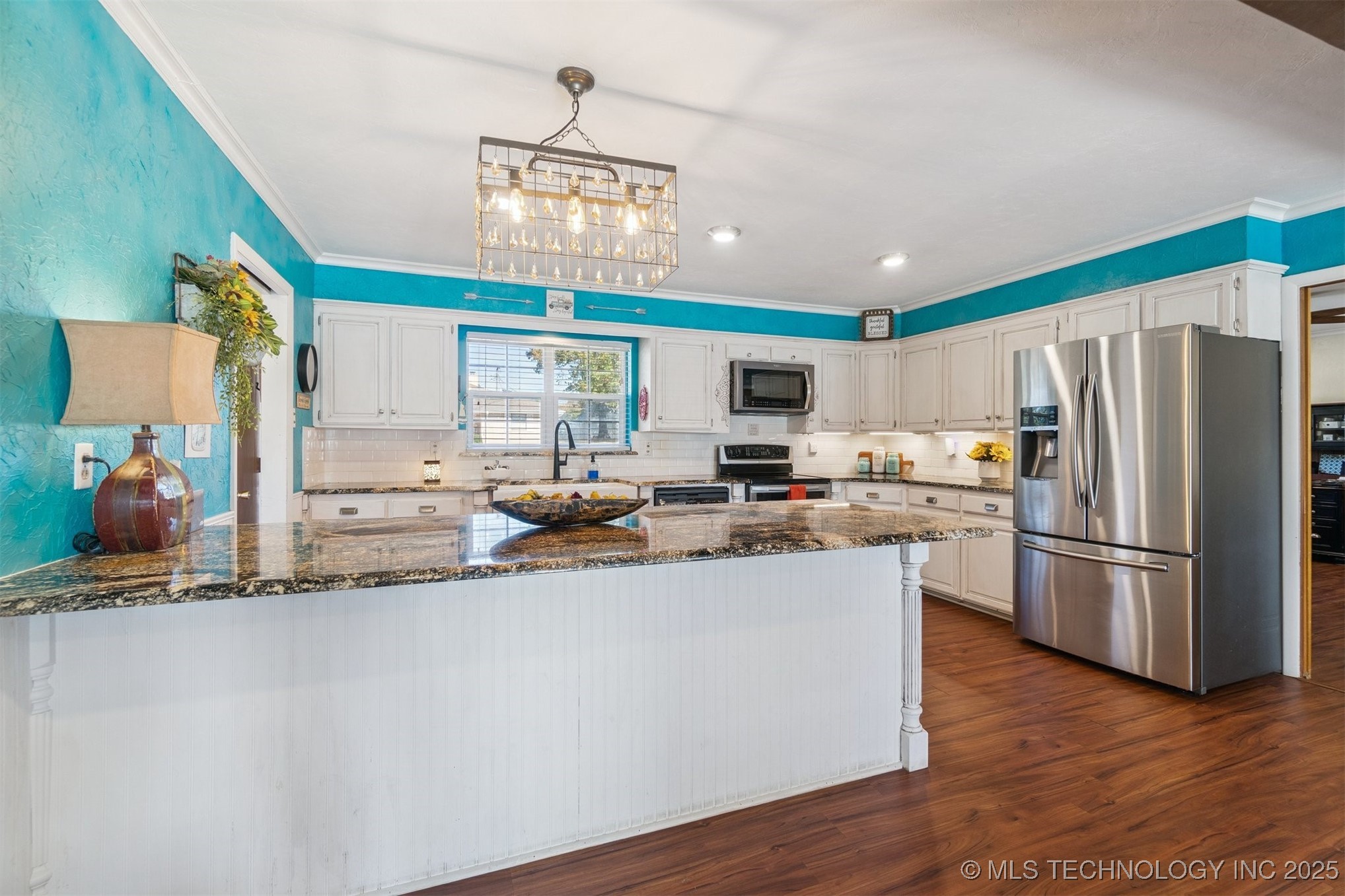 1107 E 8th Street Property Photo 4