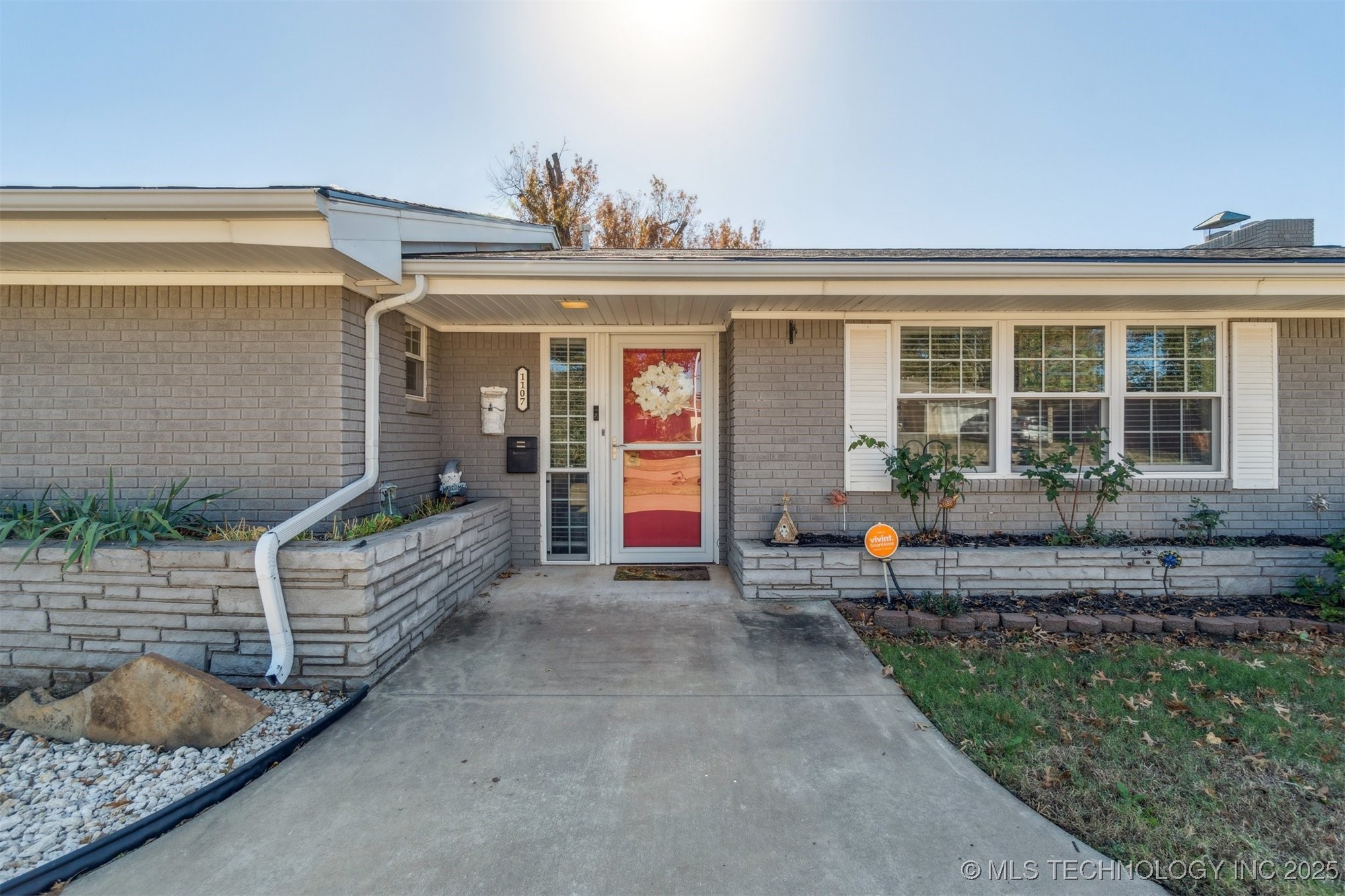 1107 E 8th Street Property Photo 5