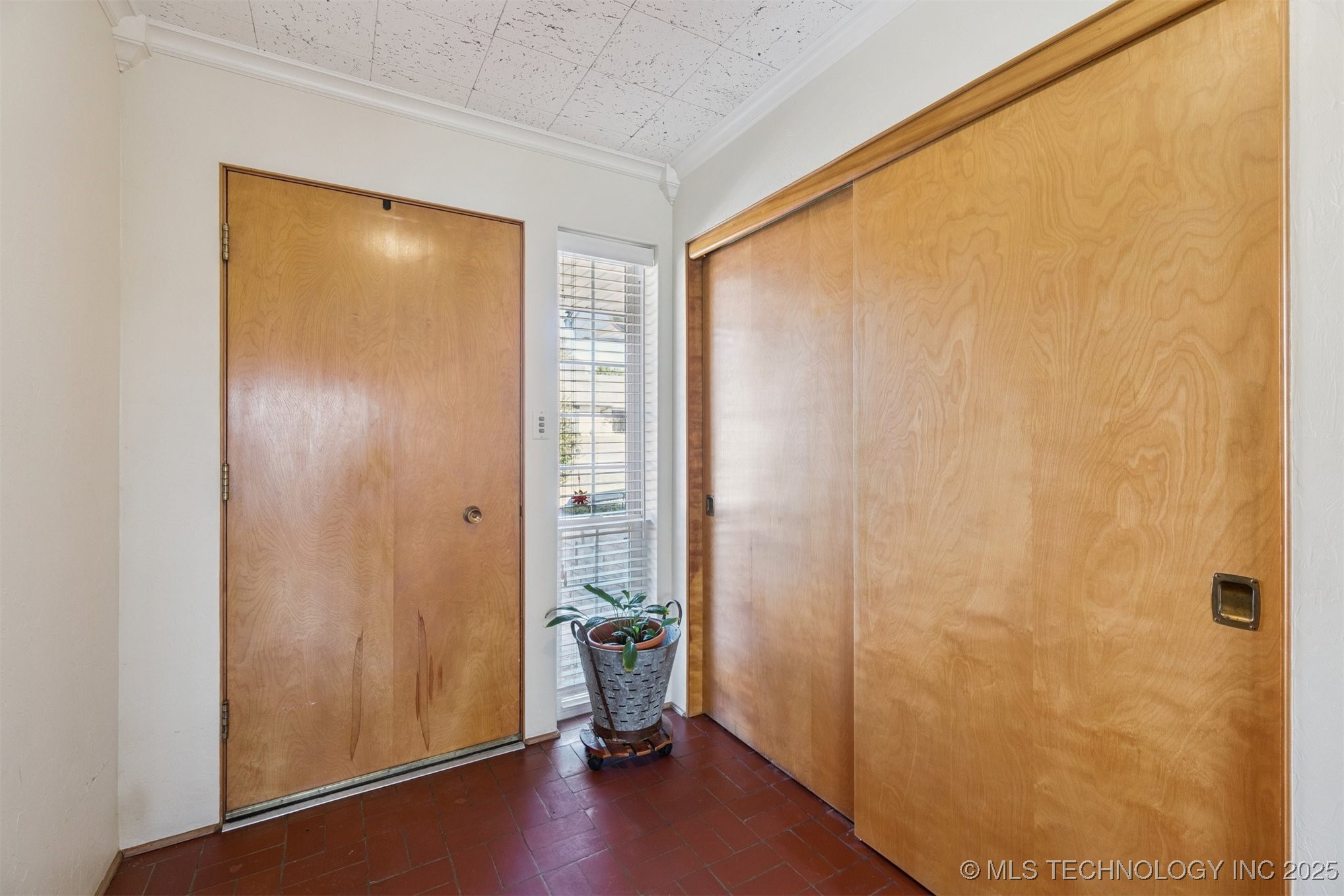 1107 E 8th Street Property Photo 7