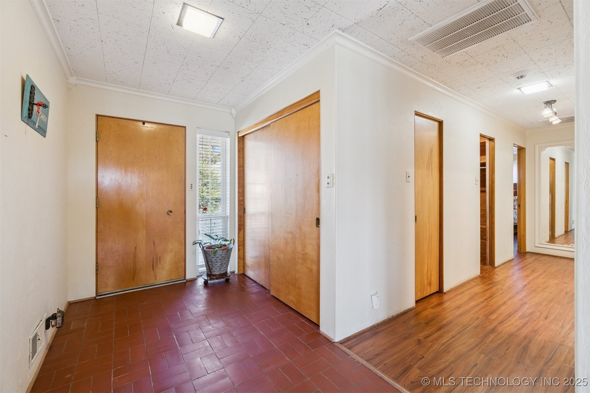 1107 E 8th Street Property Photo 8