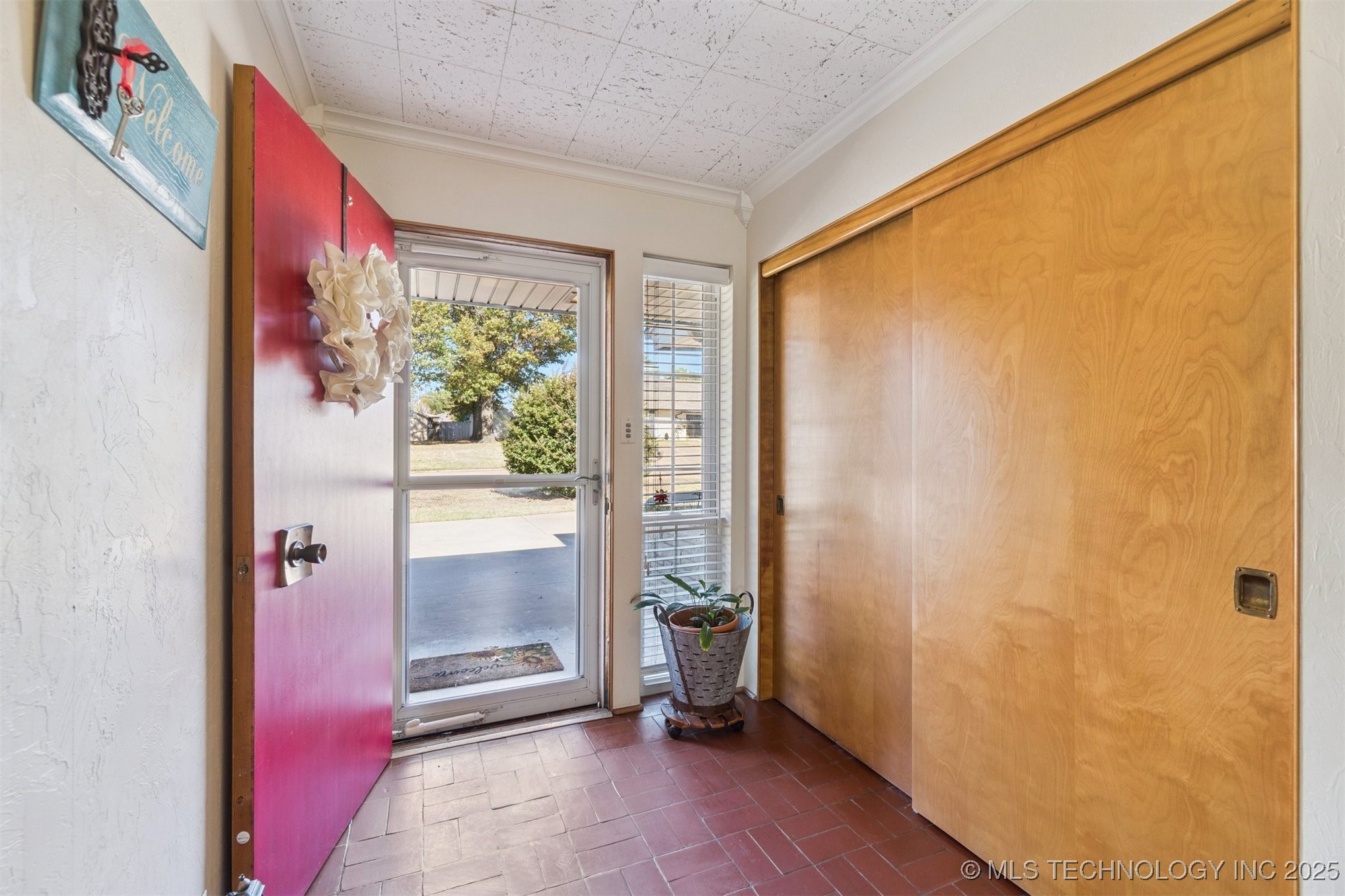 1107 E 8th Street Property Photo 9