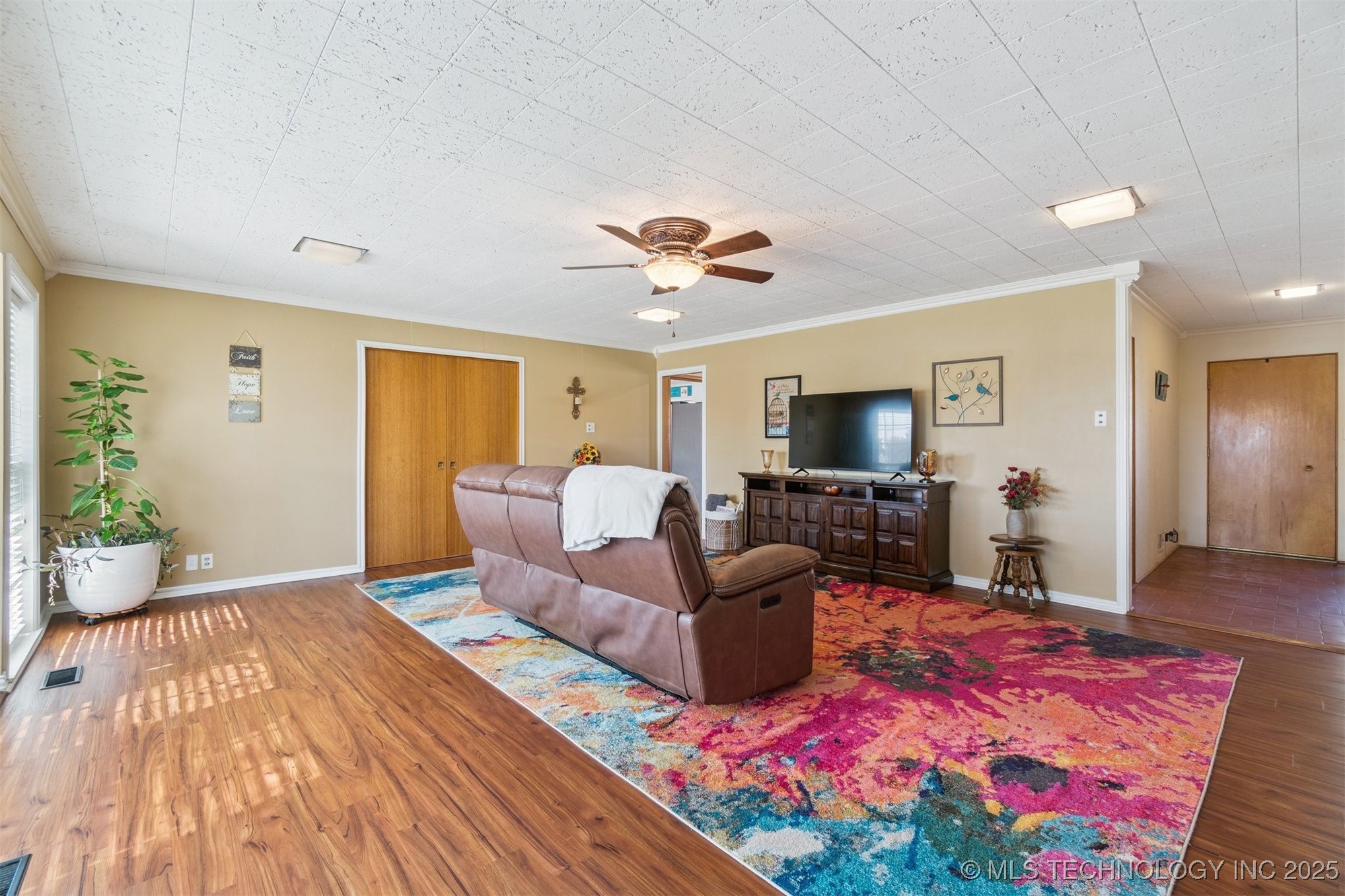 1107 E 8th Street Property Photo 10