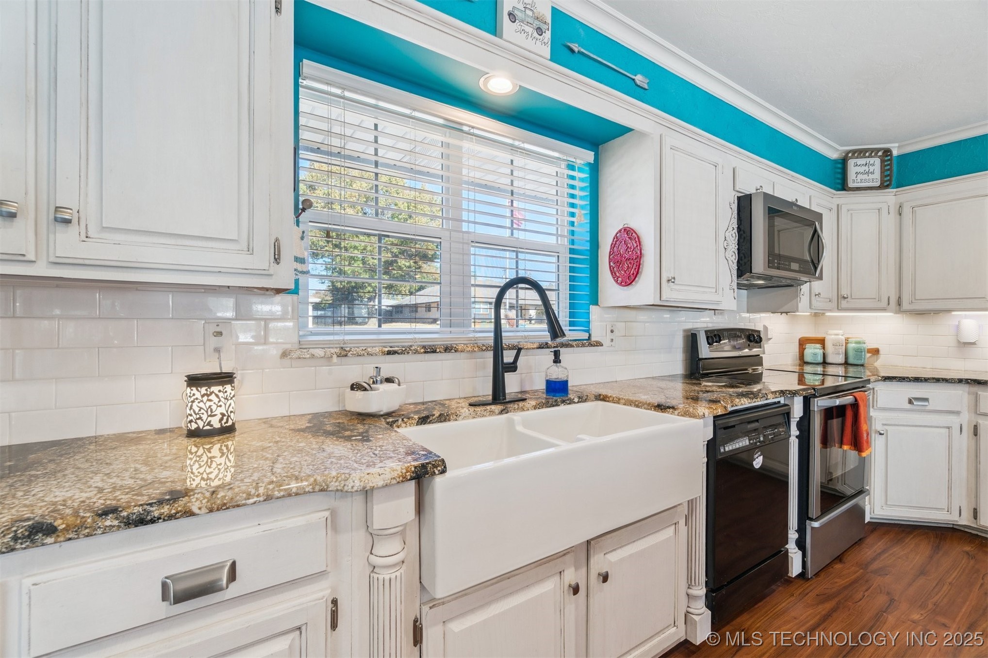 1107 E 8th Street Property Photo 16