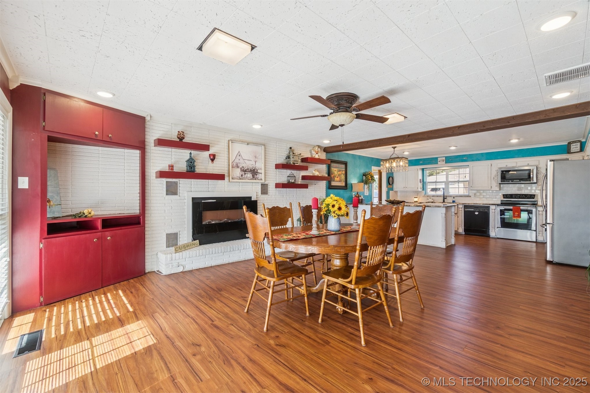 1107 E 8th Street Property Photo 20