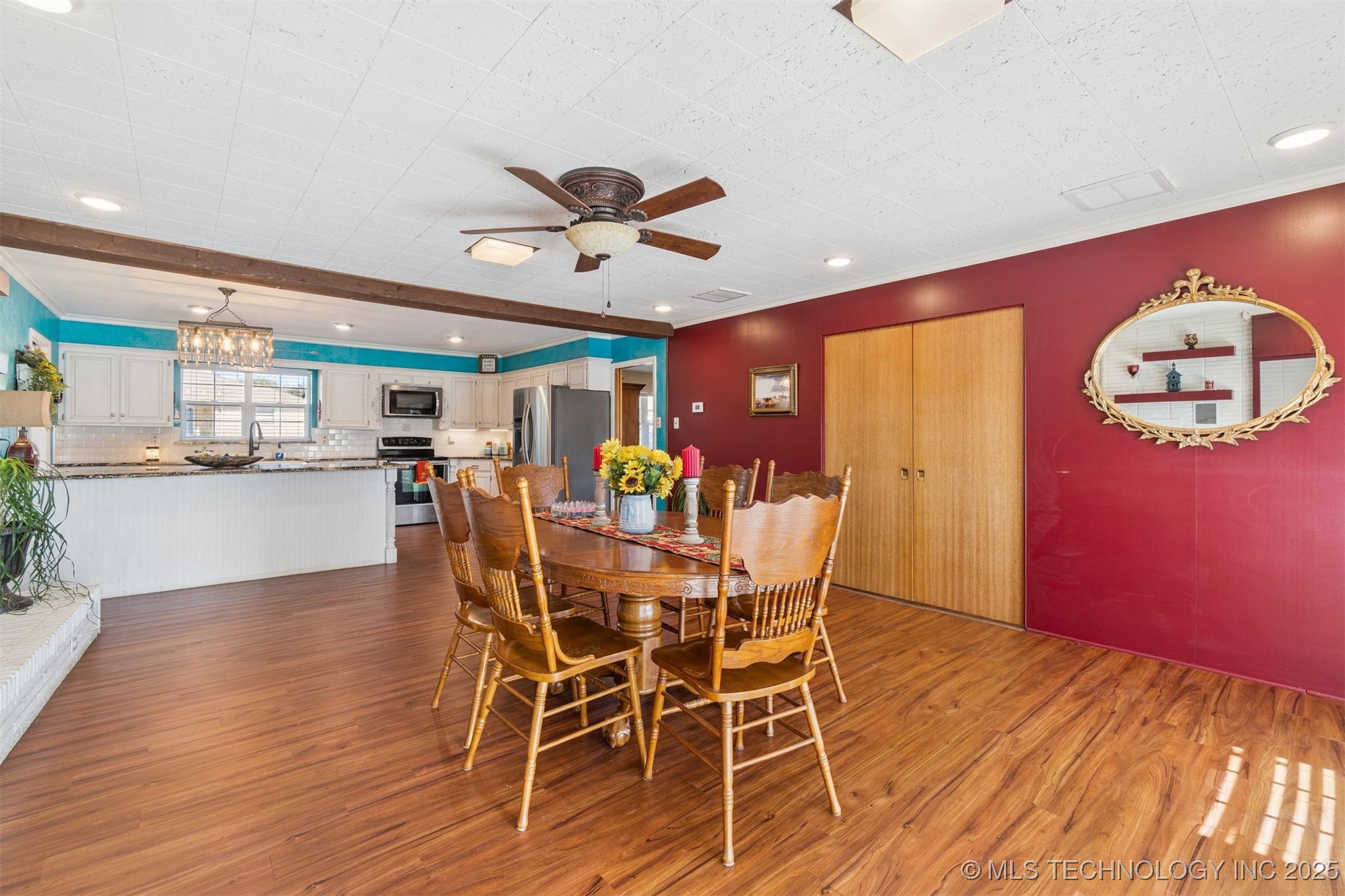 1107 E 8th Street Property Photo 21