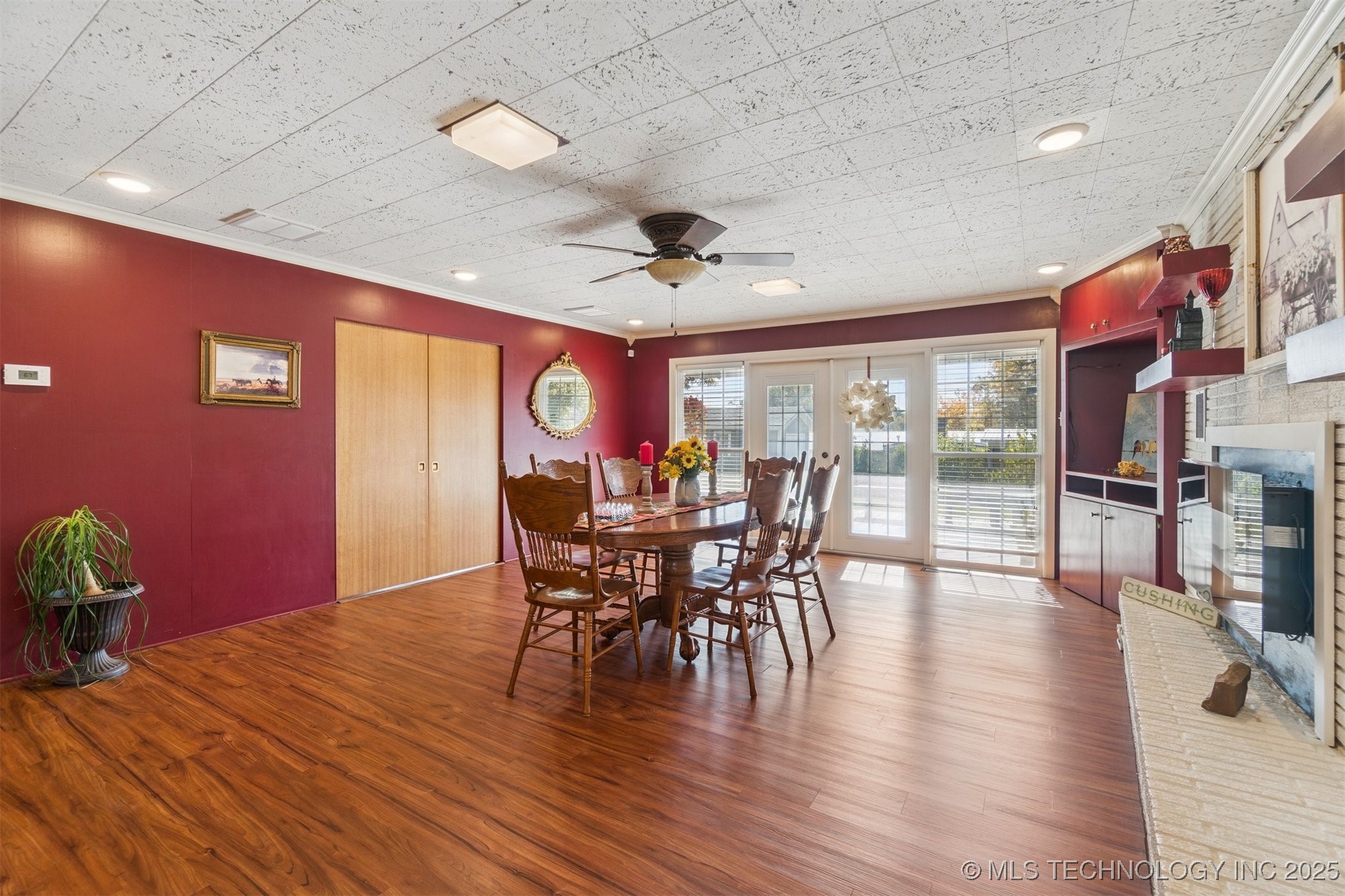 1107 E 8th Street Property Photo 22