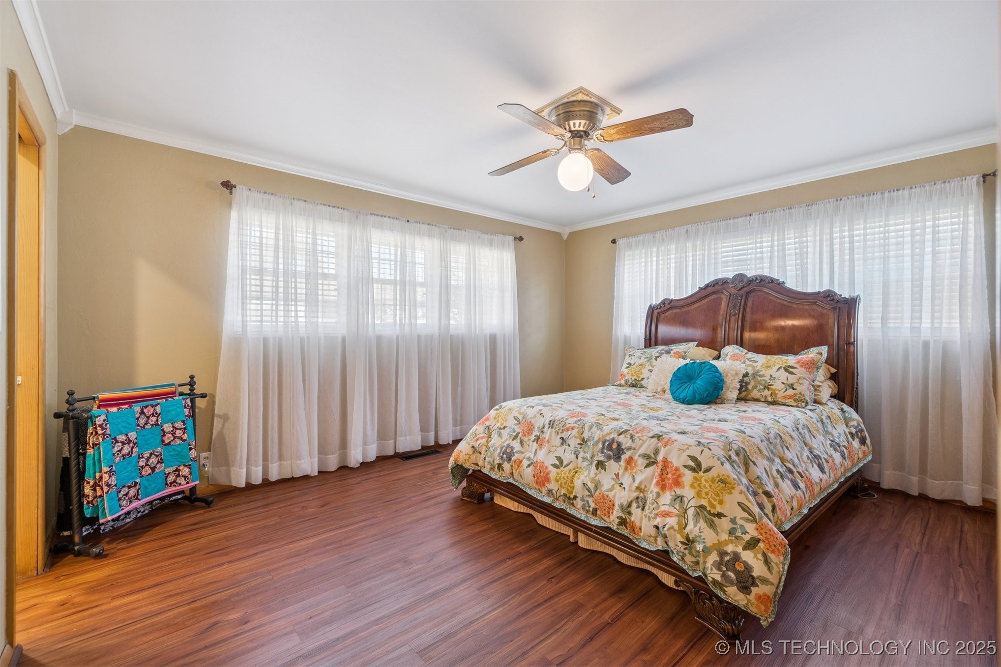 1107 E 8th Street Property Photo 23