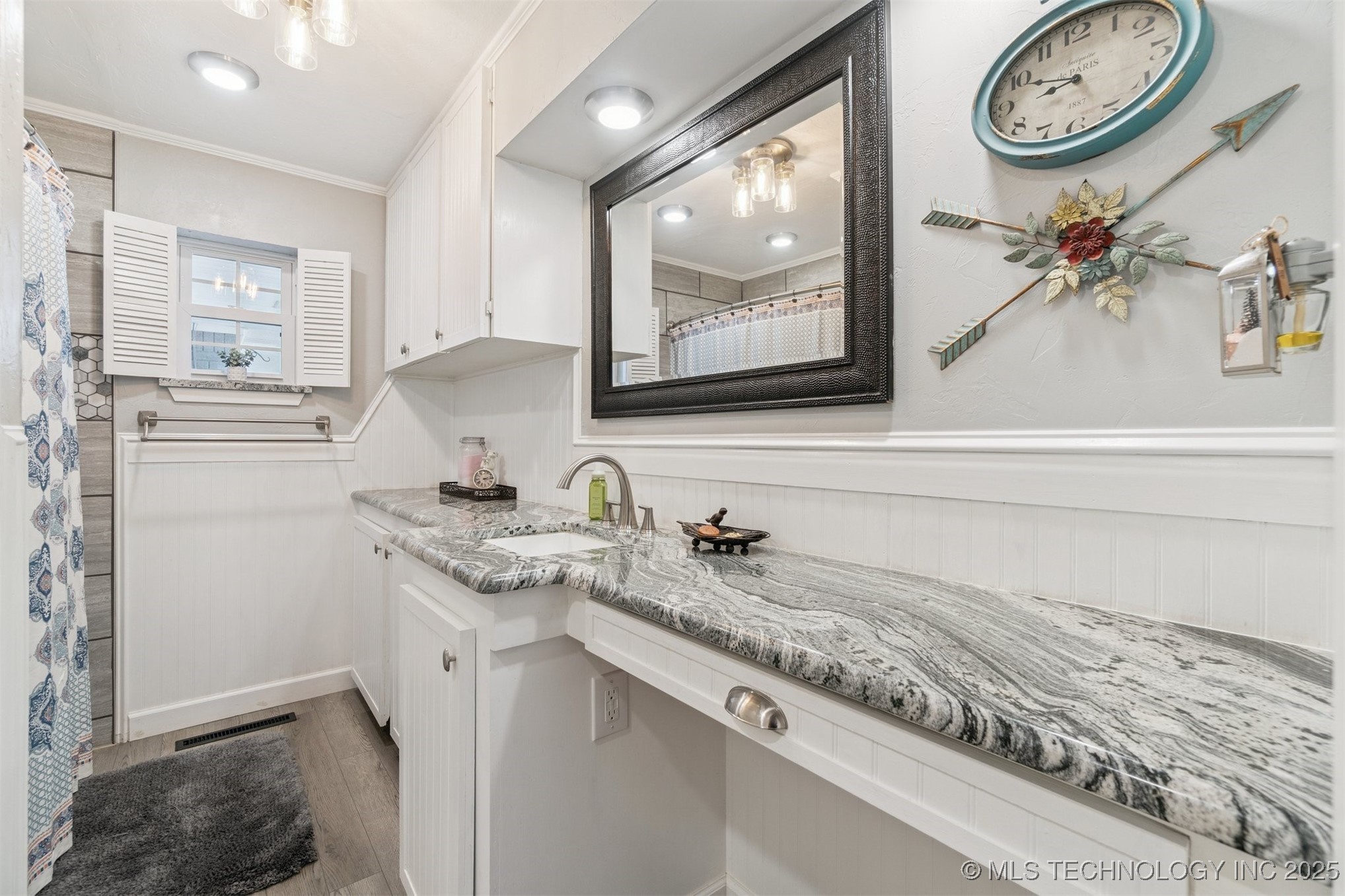 1107 E 8th Street Property Photo 27