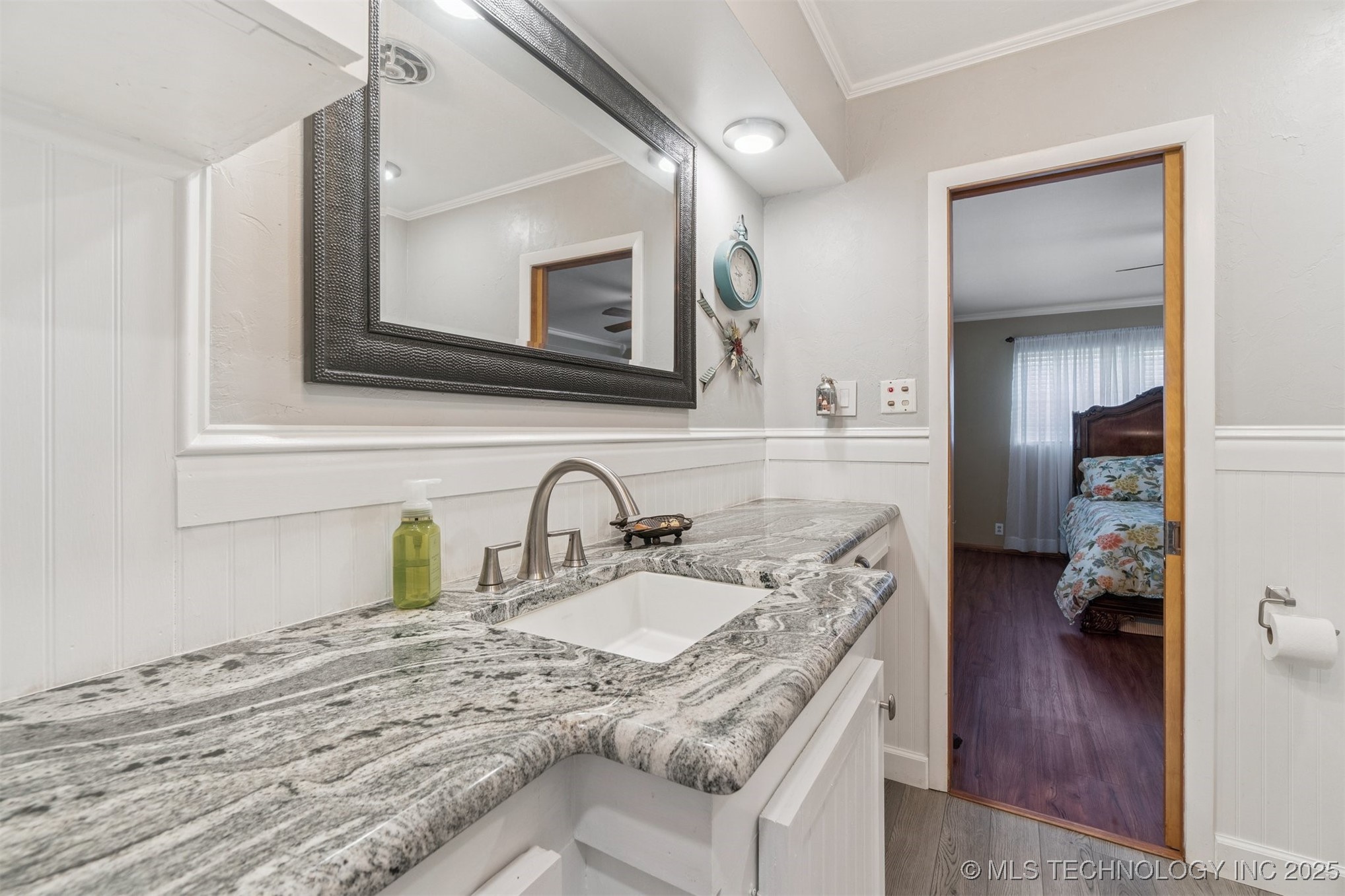 1107 E 8th Street Property Photo 29