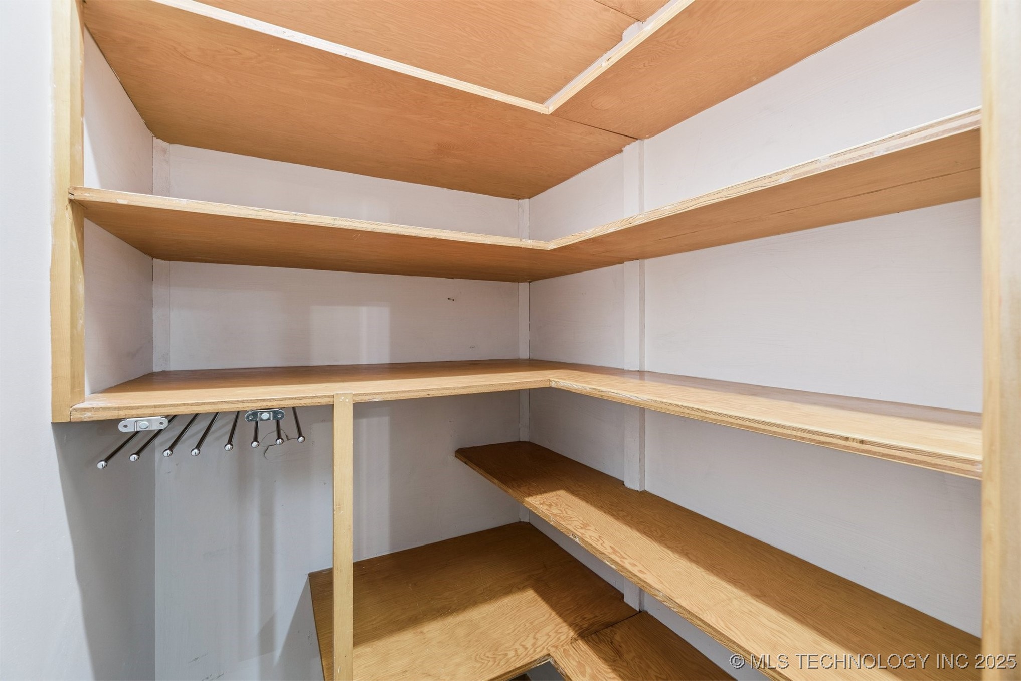 1107 E 8th Street Property Photo 31