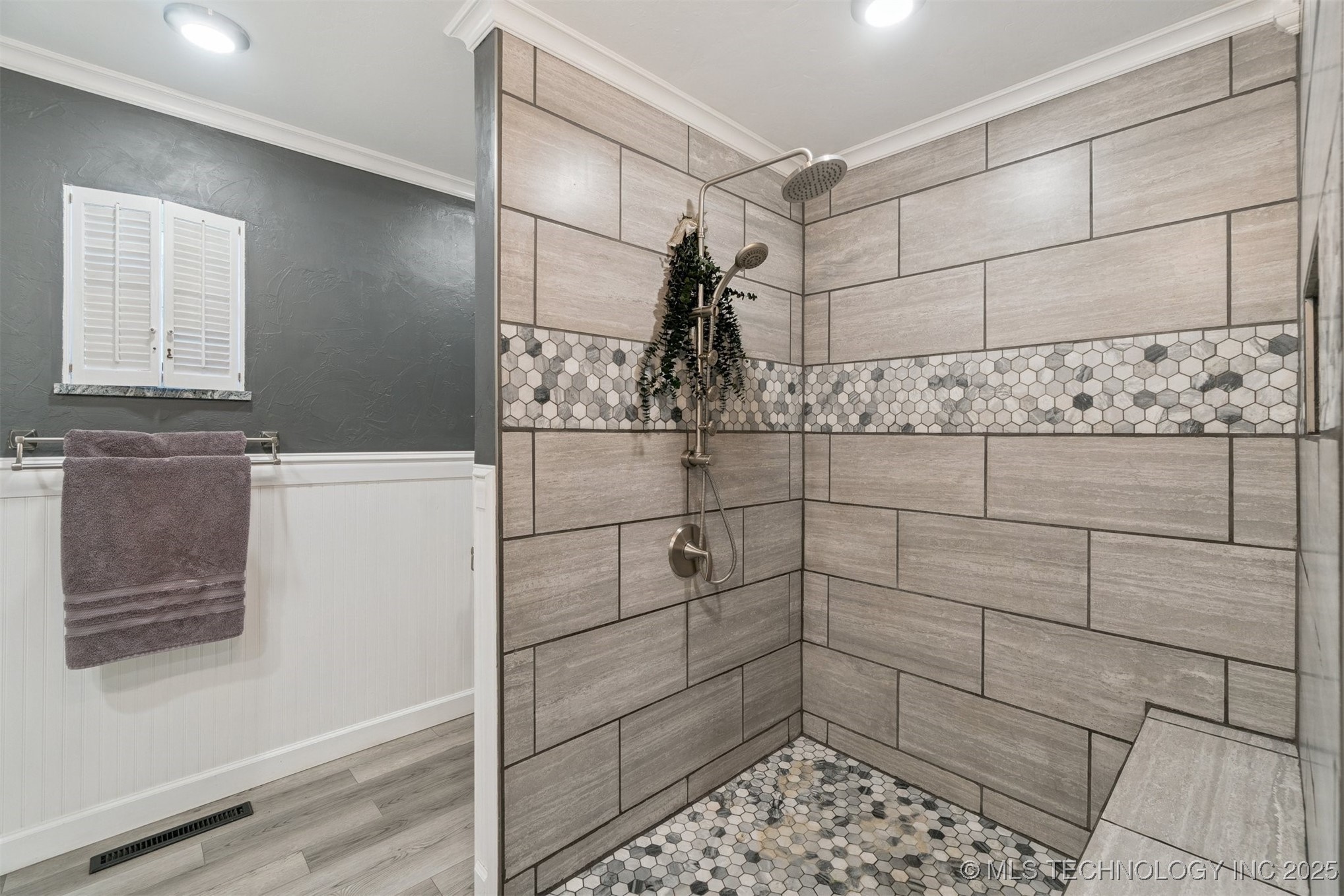 1107 E 8th Street Property Photo 33