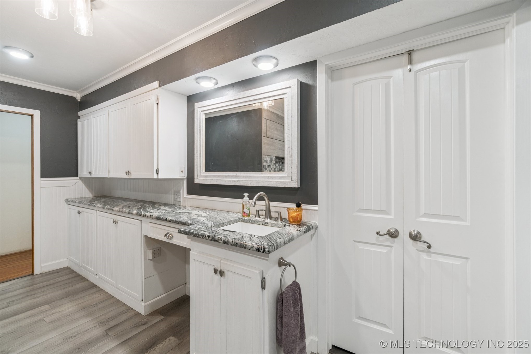 1107 E 8th Street Property Photo 34