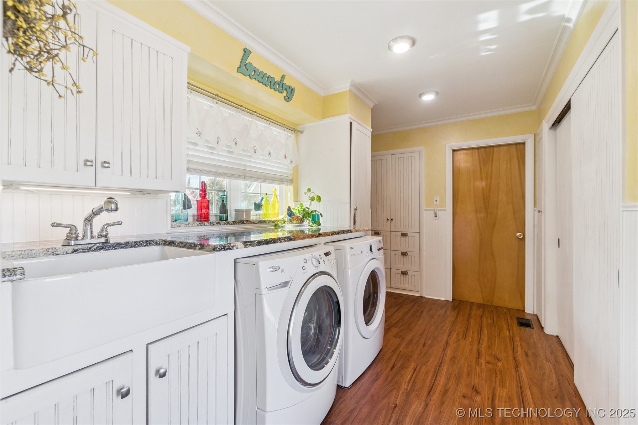 1107 E 8th Street Property Photo 40