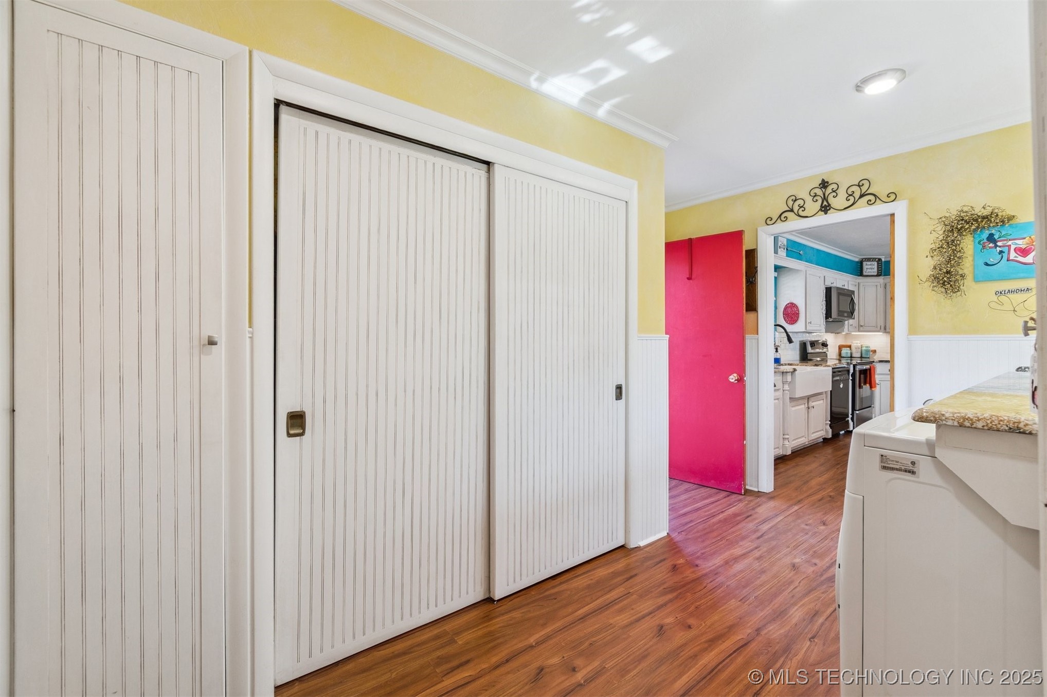 1107 E 8th Street Property Photo 41