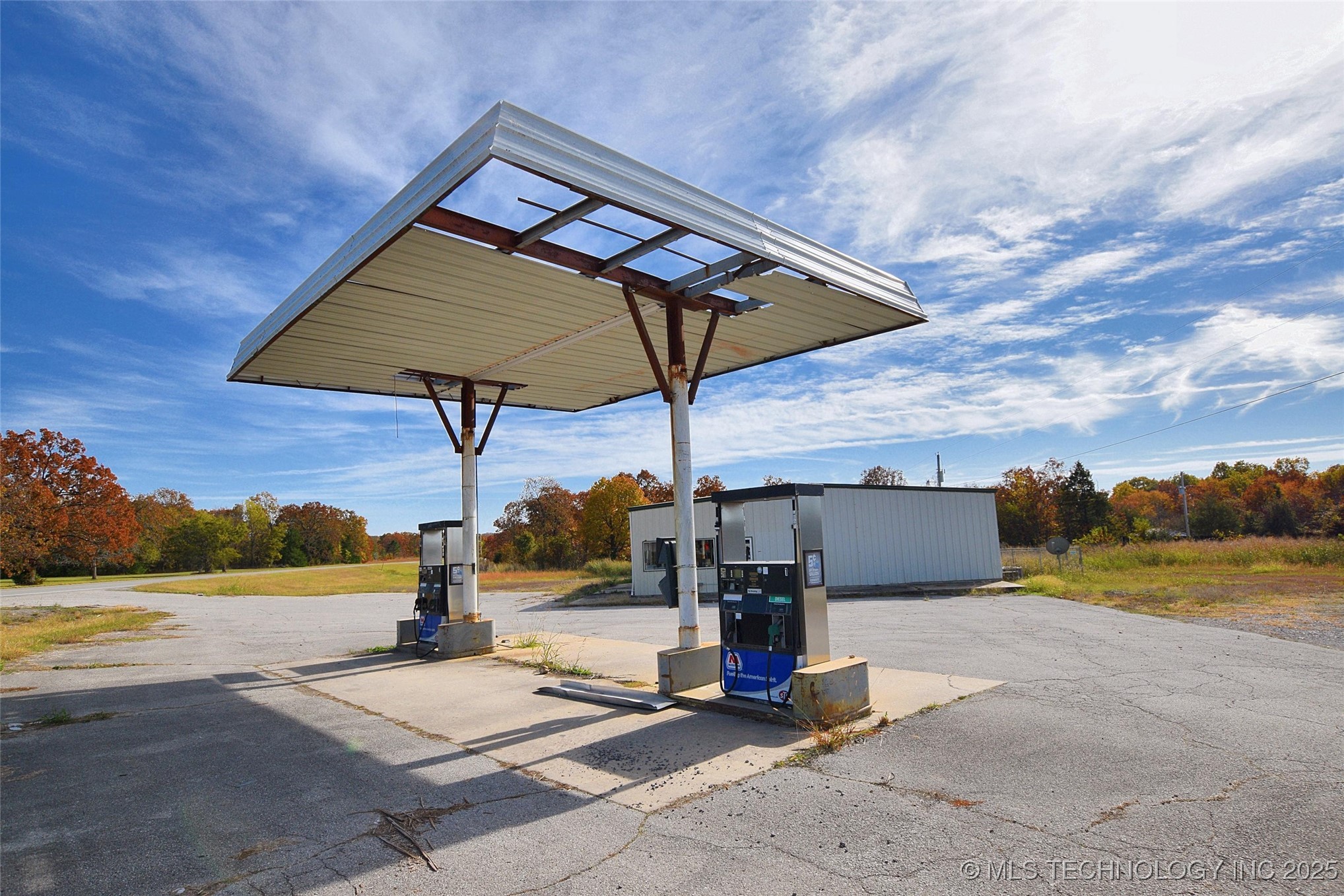 7015 Hwy 82 Property Photo 2