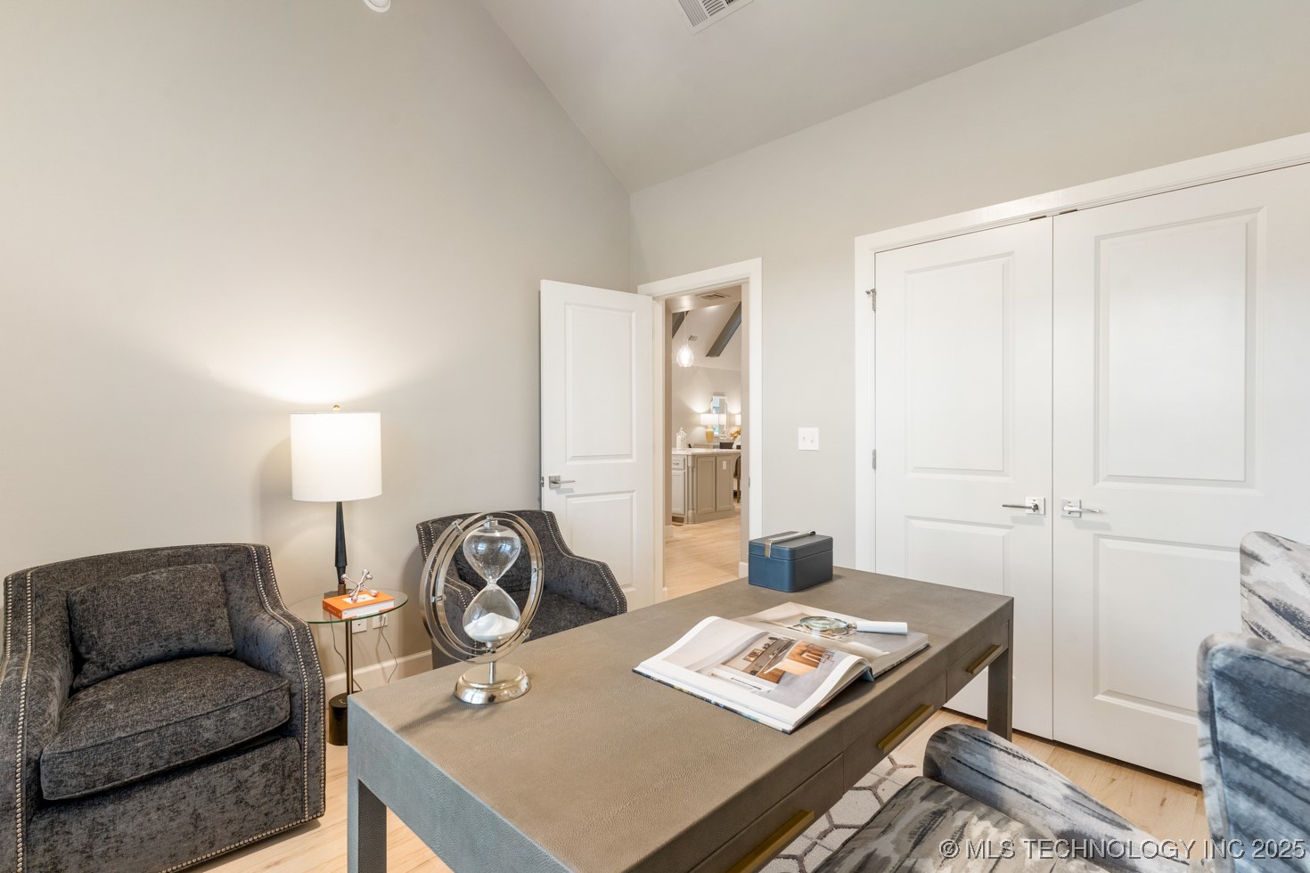 2708 W Van Buren Court Property Photo 5