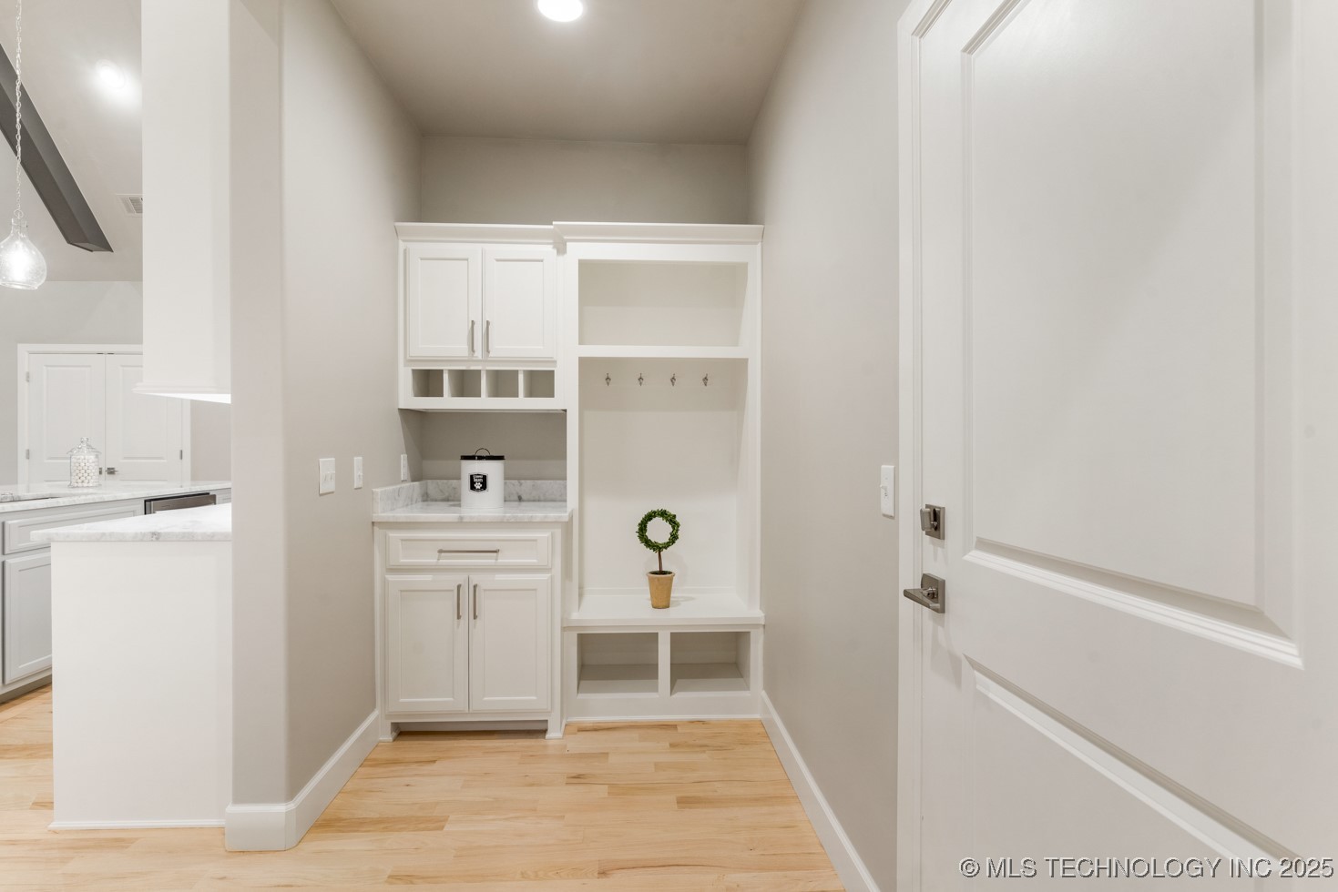 2708 W Van Buren Court Property Photo 27