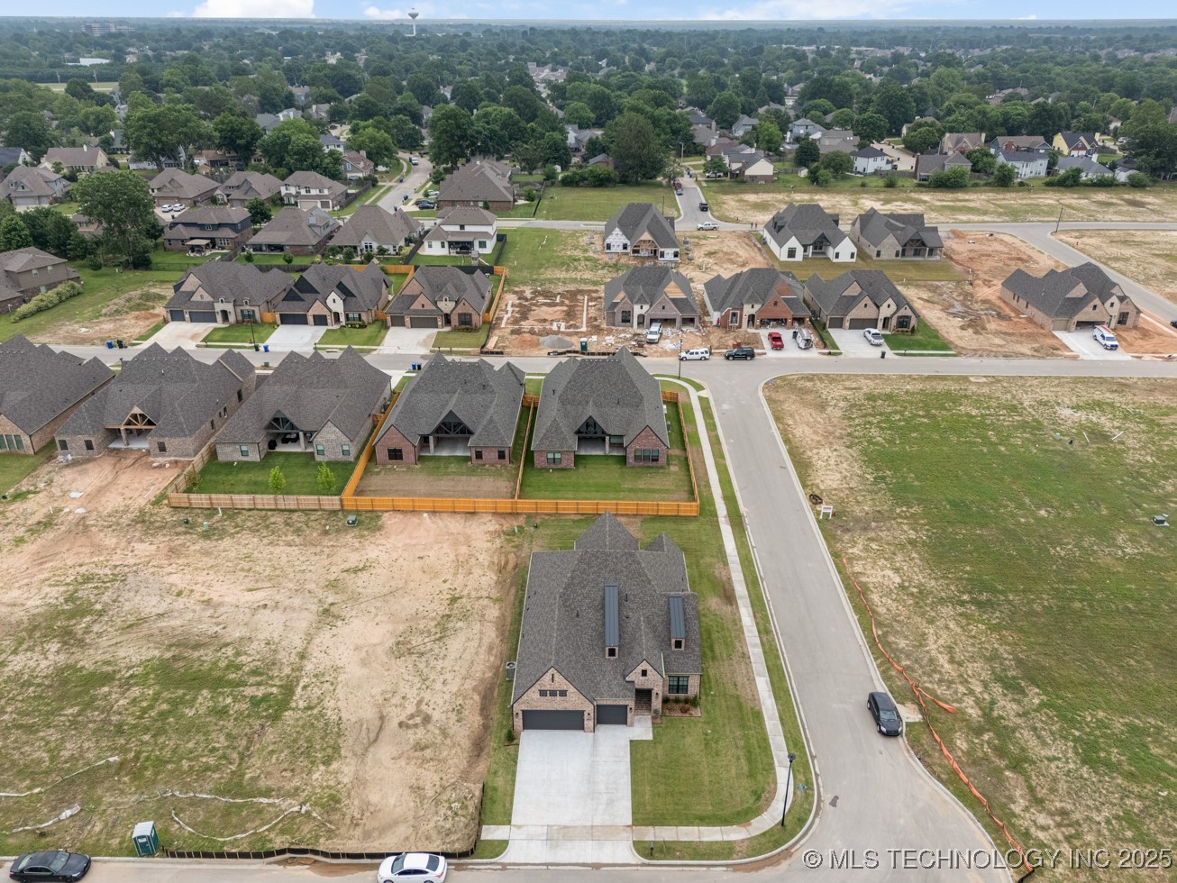 3925 S Elder Boulevard Property Photo 3